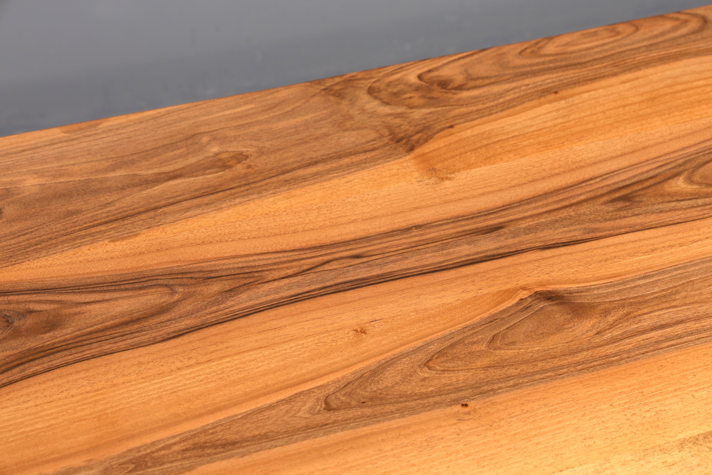 Wunderschöner Nussbaum Tisch 260cm-97cm Esszimmer Tisch Baumkanten Platte massiv Holz Küchentisch