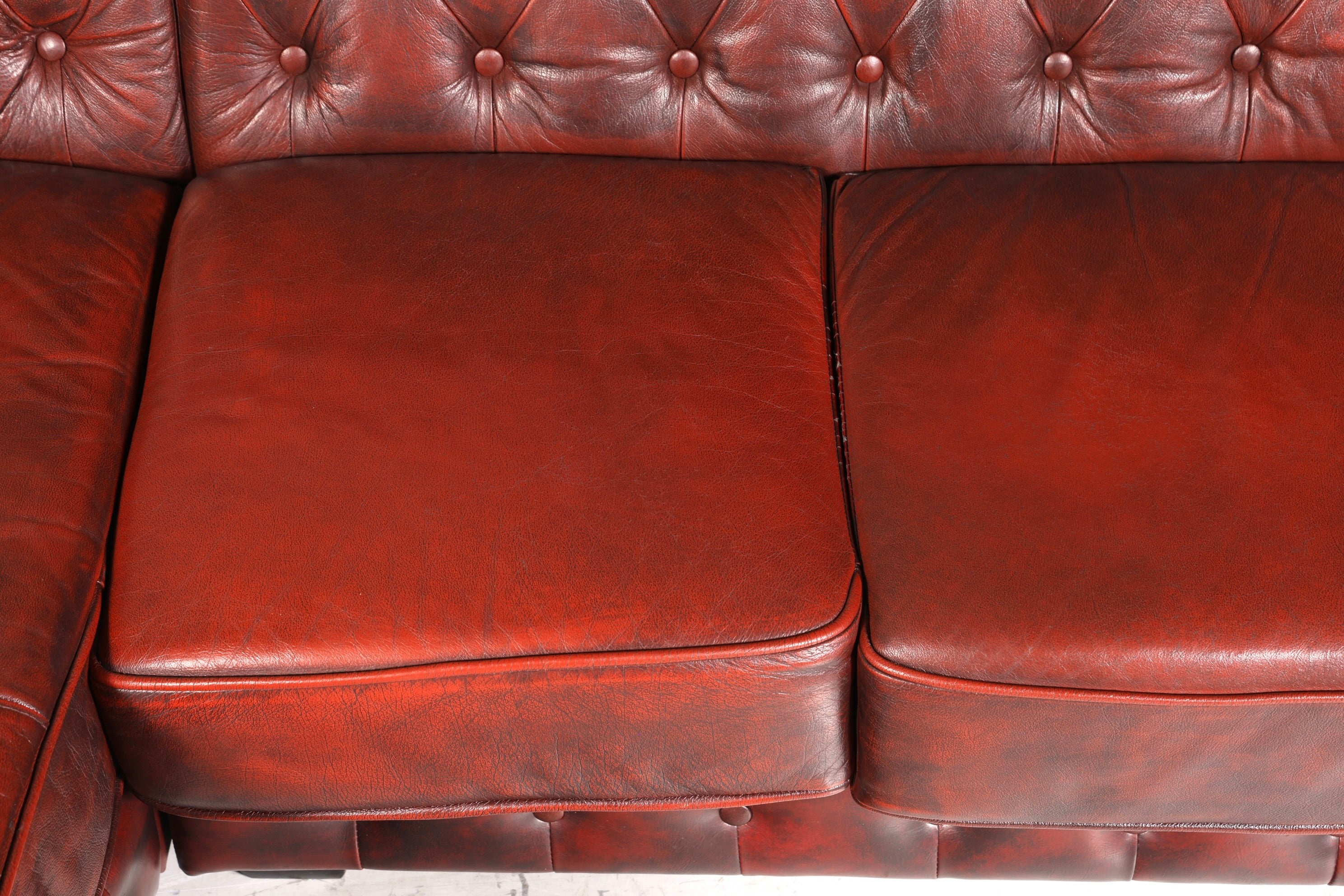 Wunderschönes seltenes Original Chesterfield Sofa mit Hocker 4- Sitzer echt Leder Oxblood Couch Englisch Eckcouch