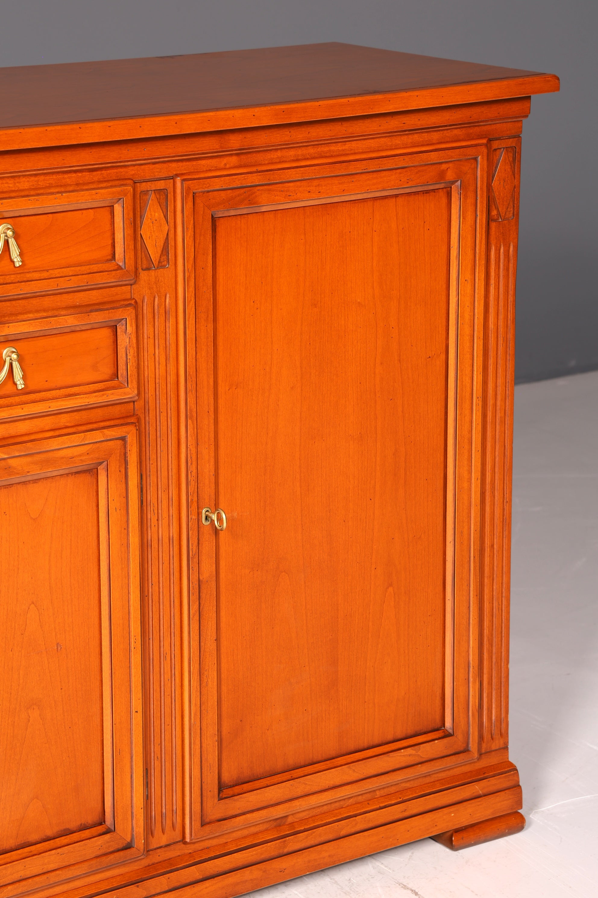 G042 Finish cm SELVA Wunderschönes Englisches Sideboard Eibe Schrank Antik Stil Buffetschrank Kommode