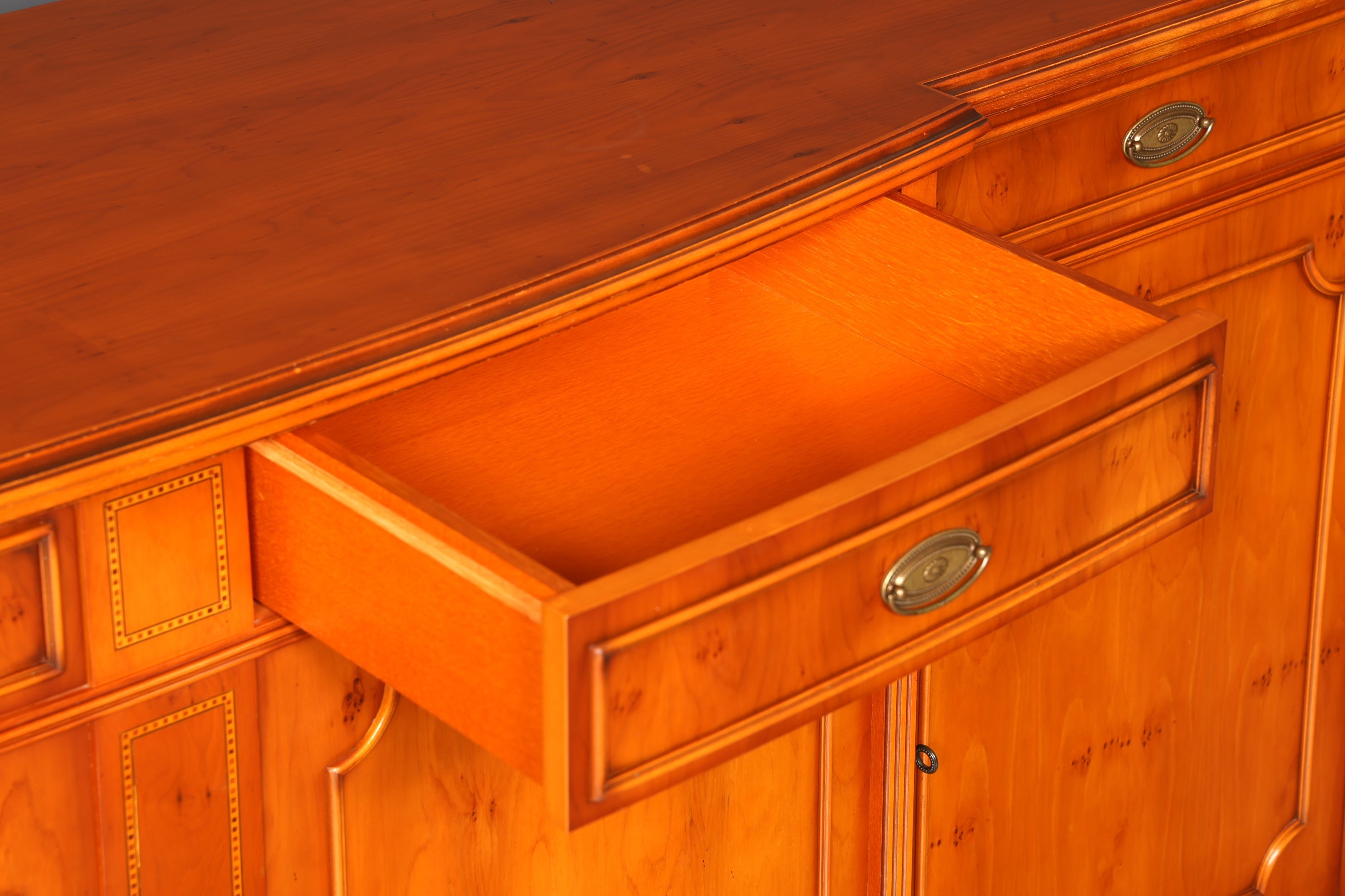 G214 Finish cm Wunderschönes Englisches Sideboard Eibe Schrank Antik Stil Buffetschrank Kommode (Kopie)