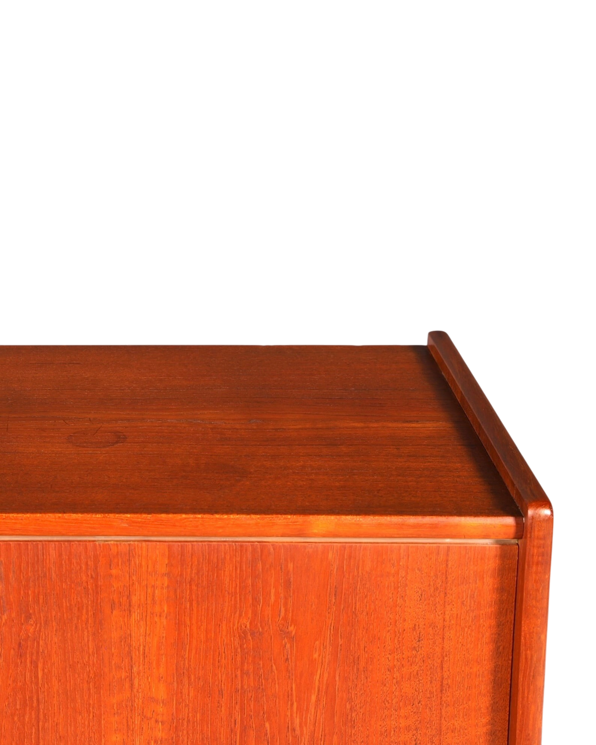 Hauptstadt Möblerei Mid Century Highboard aus hochwertigem Teakholz mit lebhafter Maserung im dänischen Design