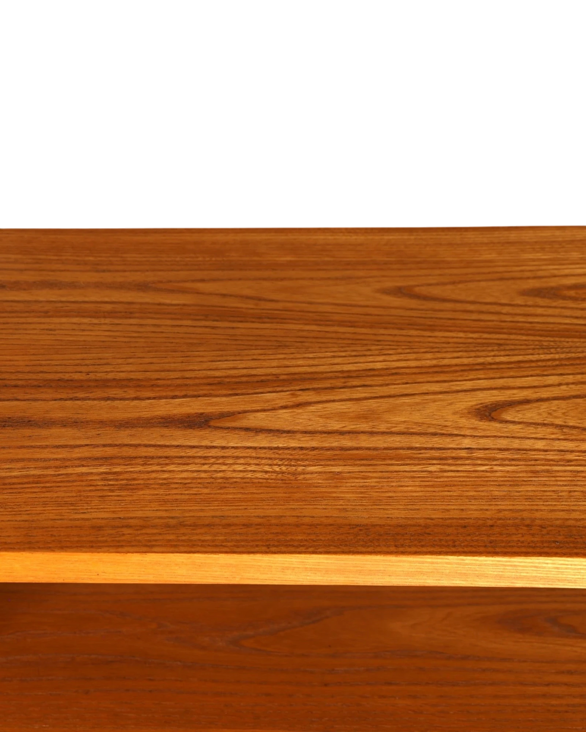 Hauptstadt Möblerei H940 Finish Oberfläche mit natürlicher Holzmaserung in warmem Braunton