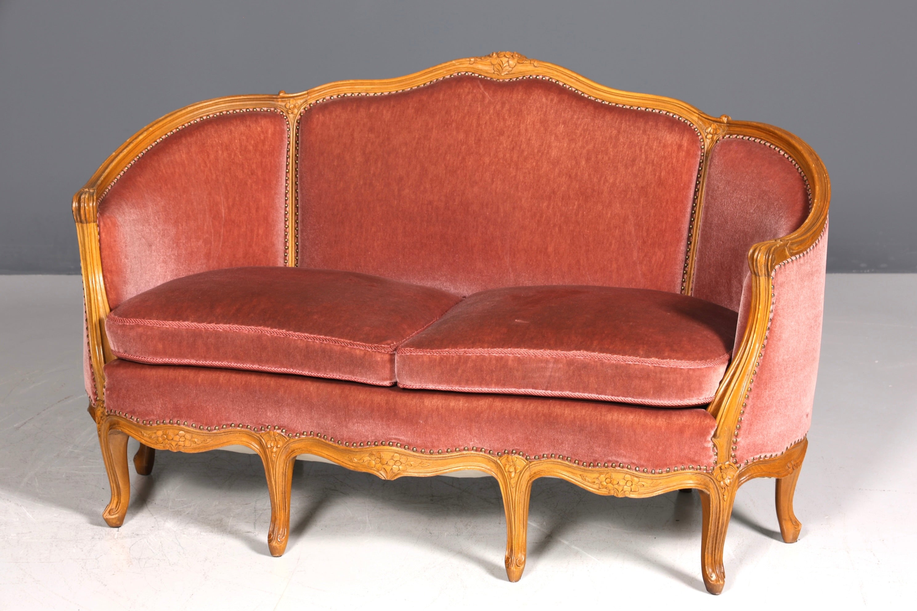 Beautiful Chippendale sofa, Baroque style couch, velvet fabric, 2-seater chaise longue