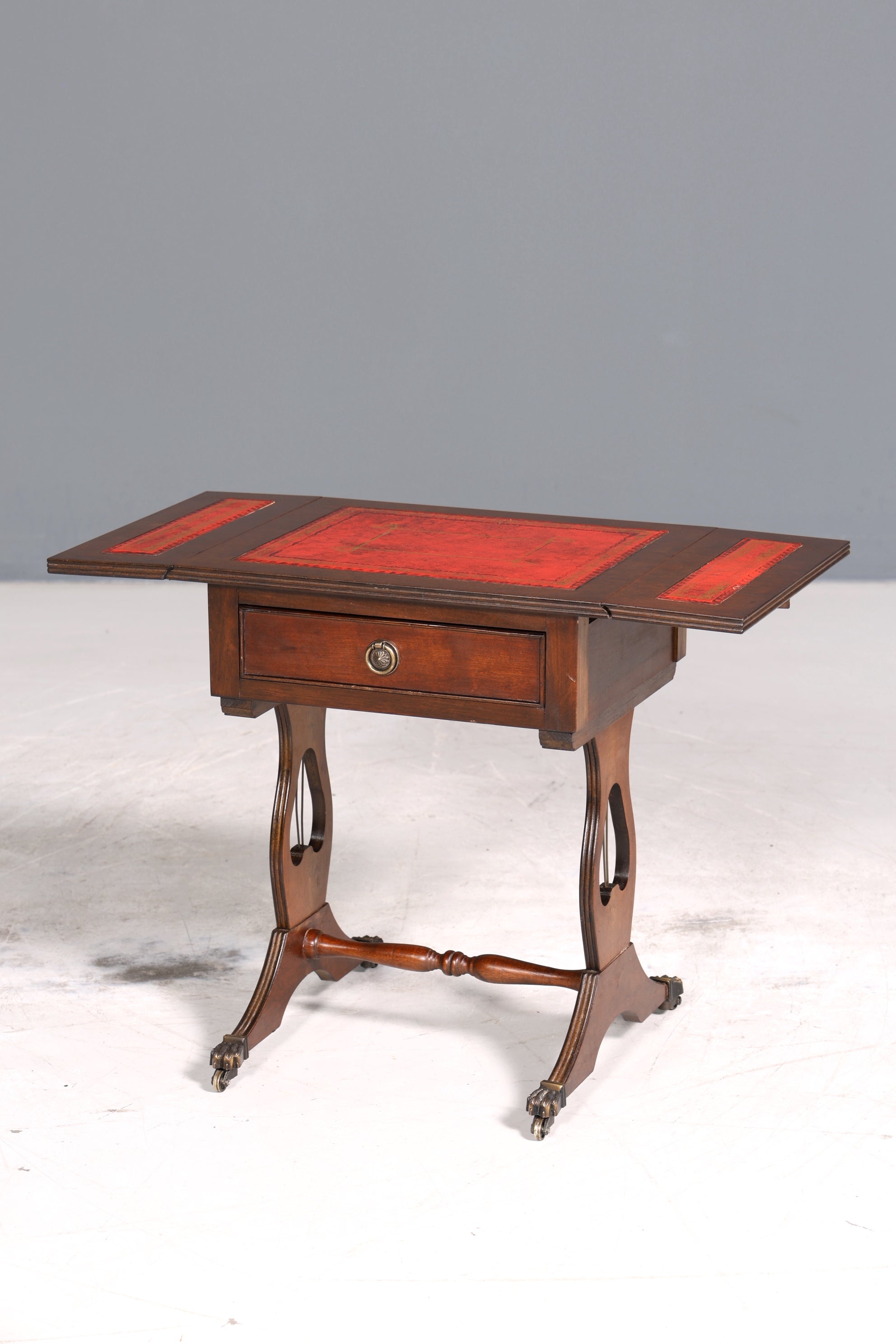 Wunderschöner Englischer Tisch Mahagoni Klapptisch Beistelltisch Englisch echt Leder Antik 60s Ablage