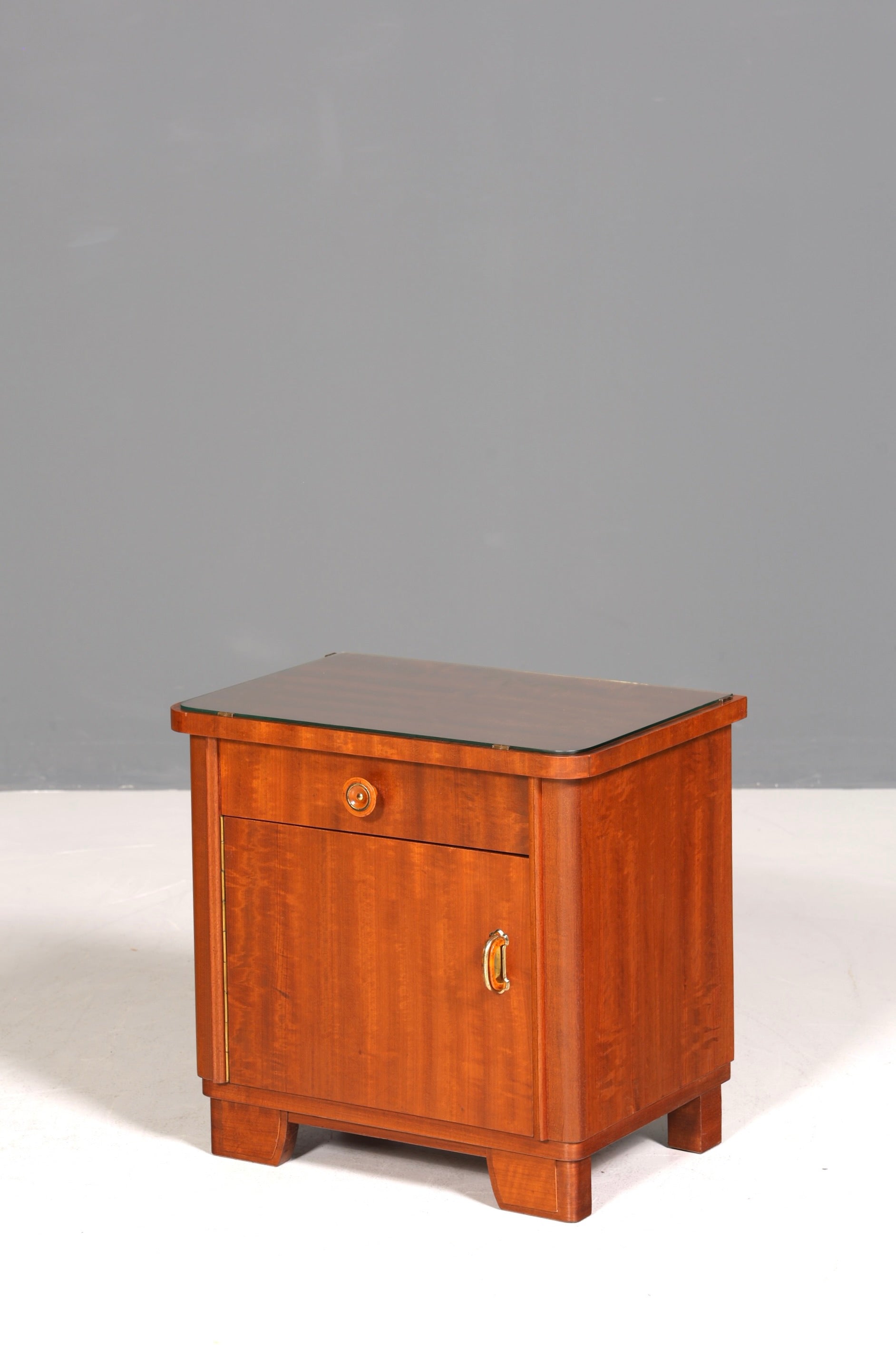 Schlichte Mid Century Kommode Vintage Klappschränkchen Danish Design Nachttisch 2 von 2