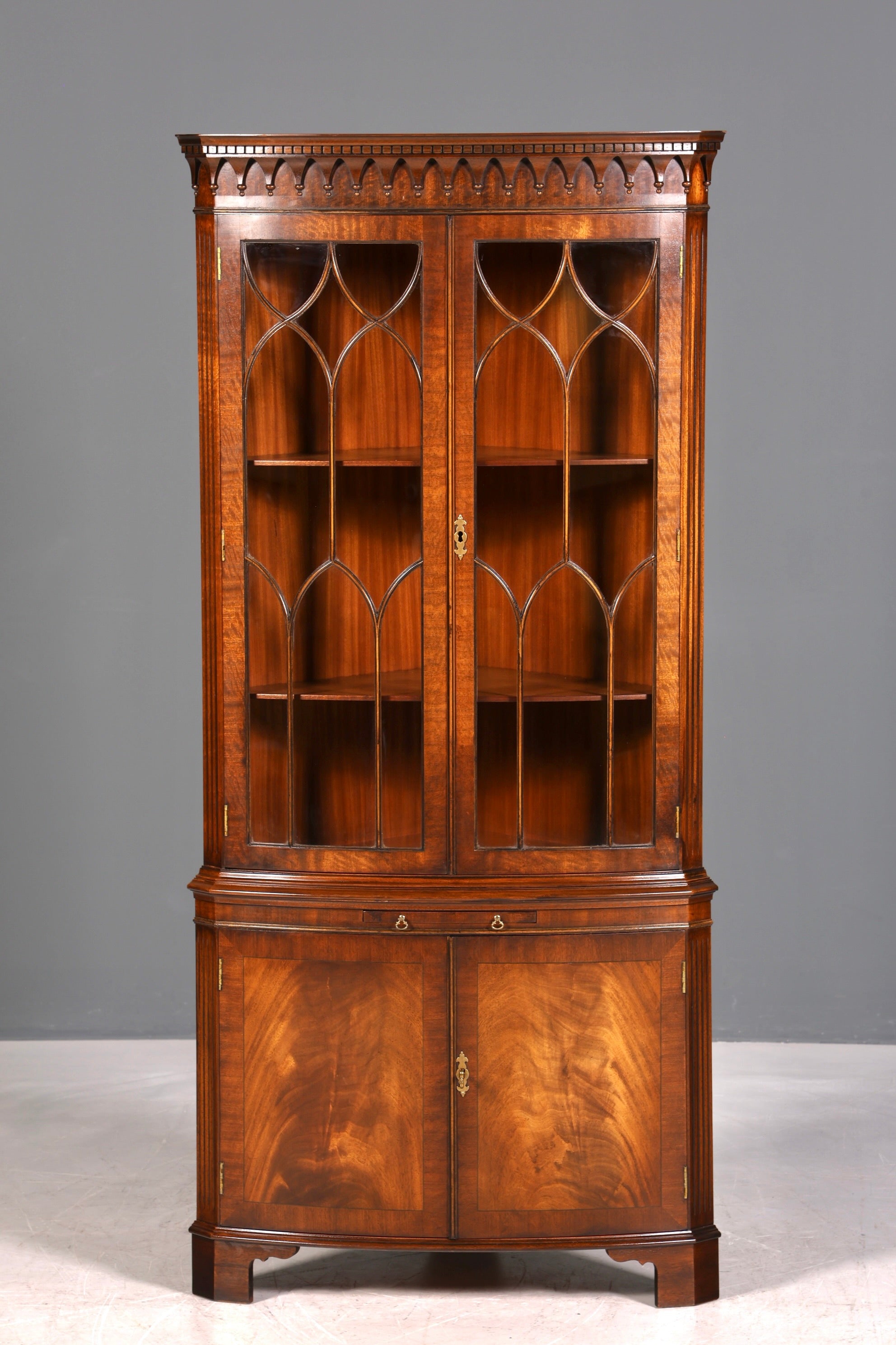 Wunderschöne Georgischer Eckvitrine Mahagoni Antik 50s echt Holz Schrank Englisch Eckschrank Glasvitrine