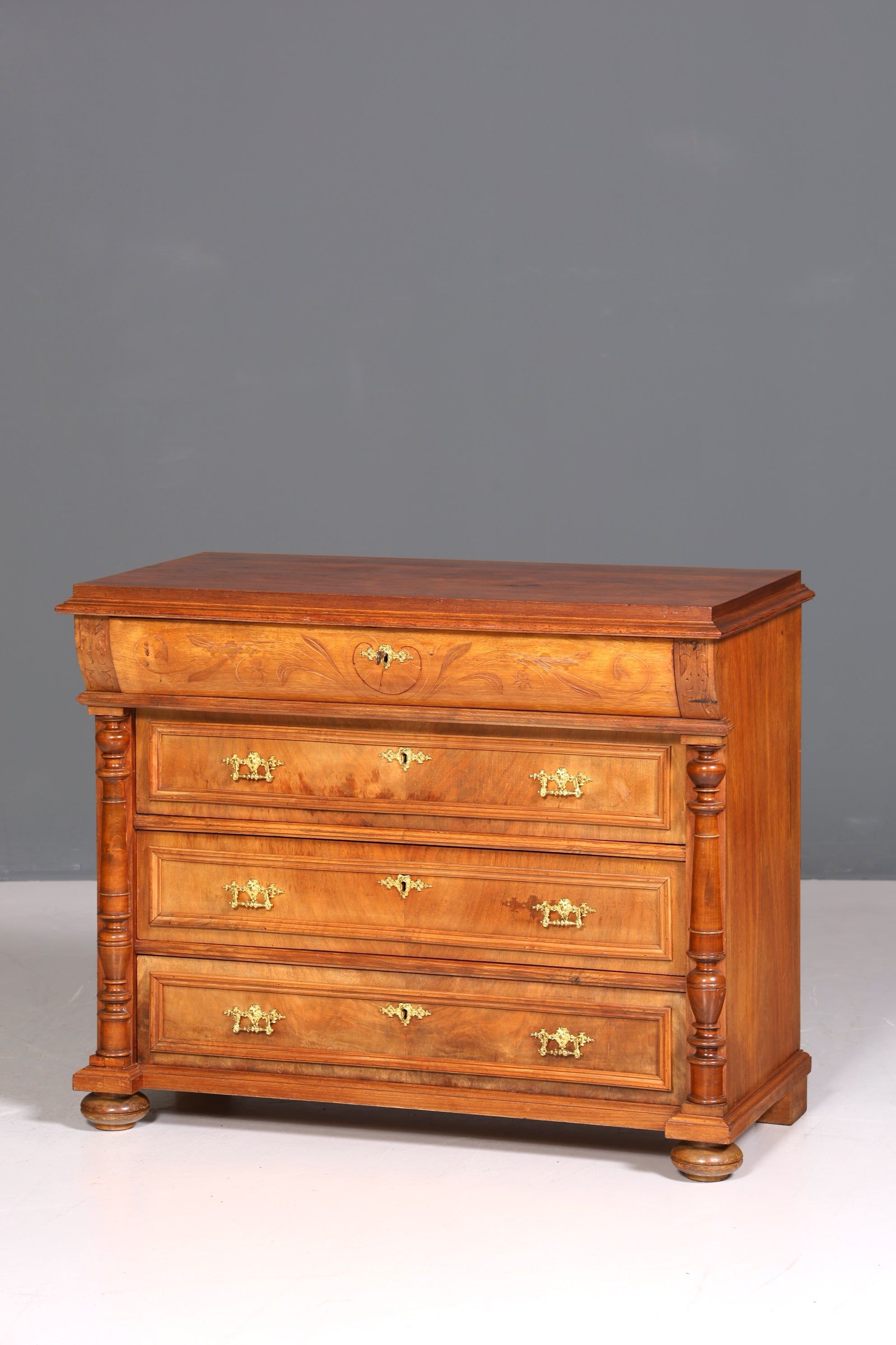 Stilvolles Gründerzeit Kommode Louis Philippe Schubladenkommode Nussbaum Sideboard um 1880