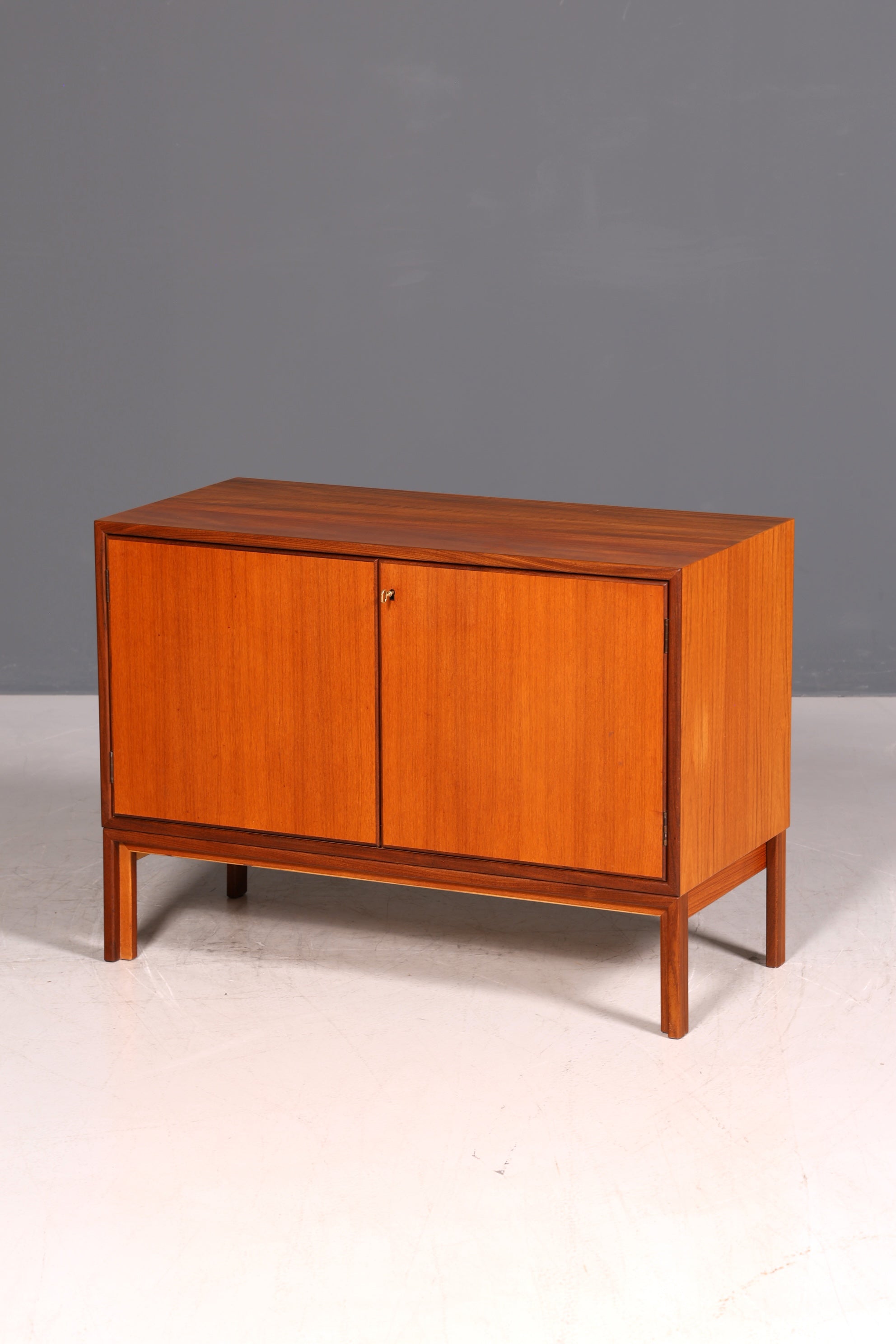 G444 Finish Wunderschöne Mid Century Kommode Vintage Schrank Retro Flur Kommode 60s Regal Sideboard (Kopie)
