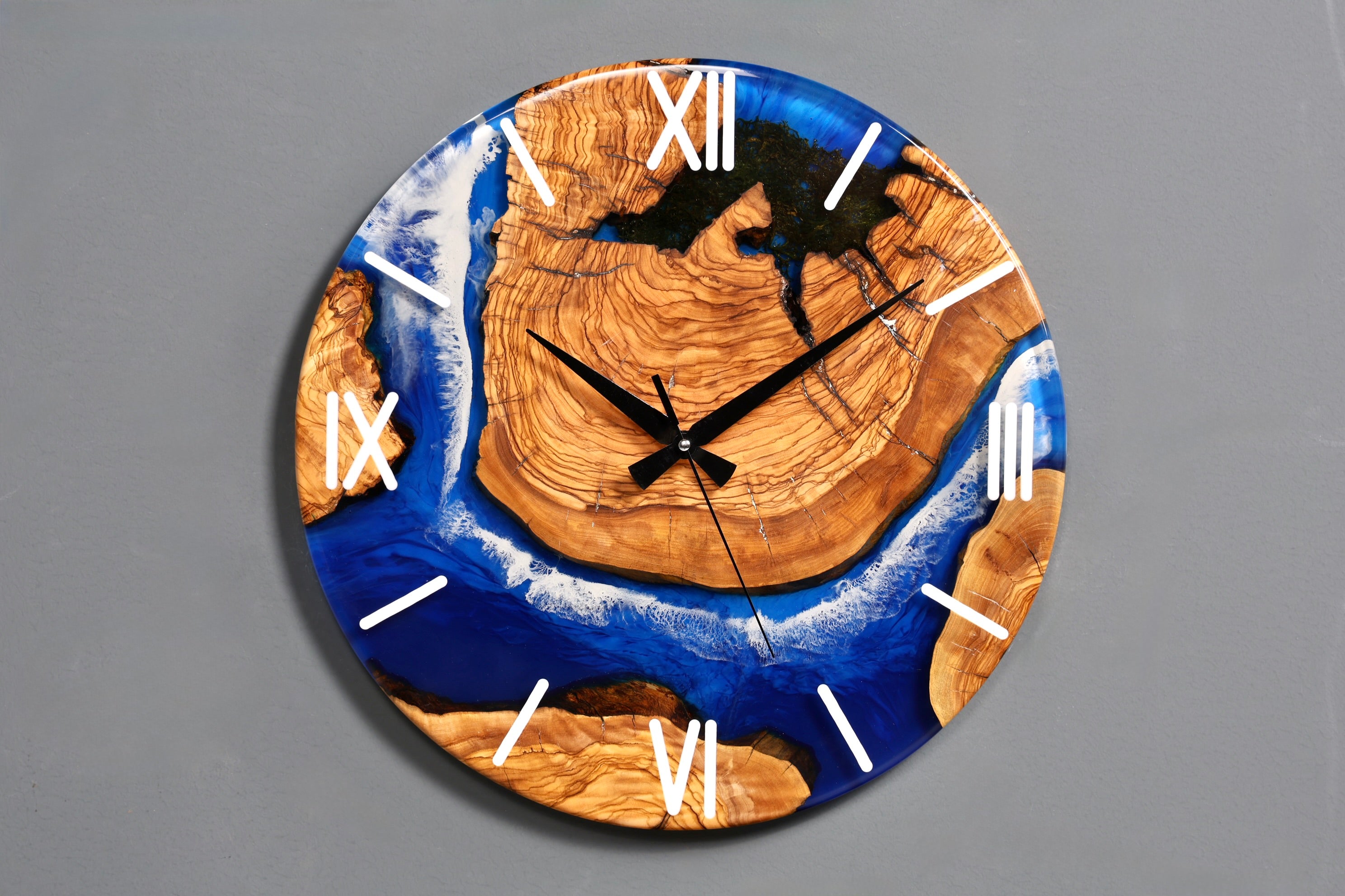 Detailverliebte Handgefertigte Epoxidharz Wanduhr Olivenbaum Uhr Epoxy Analog Uhr