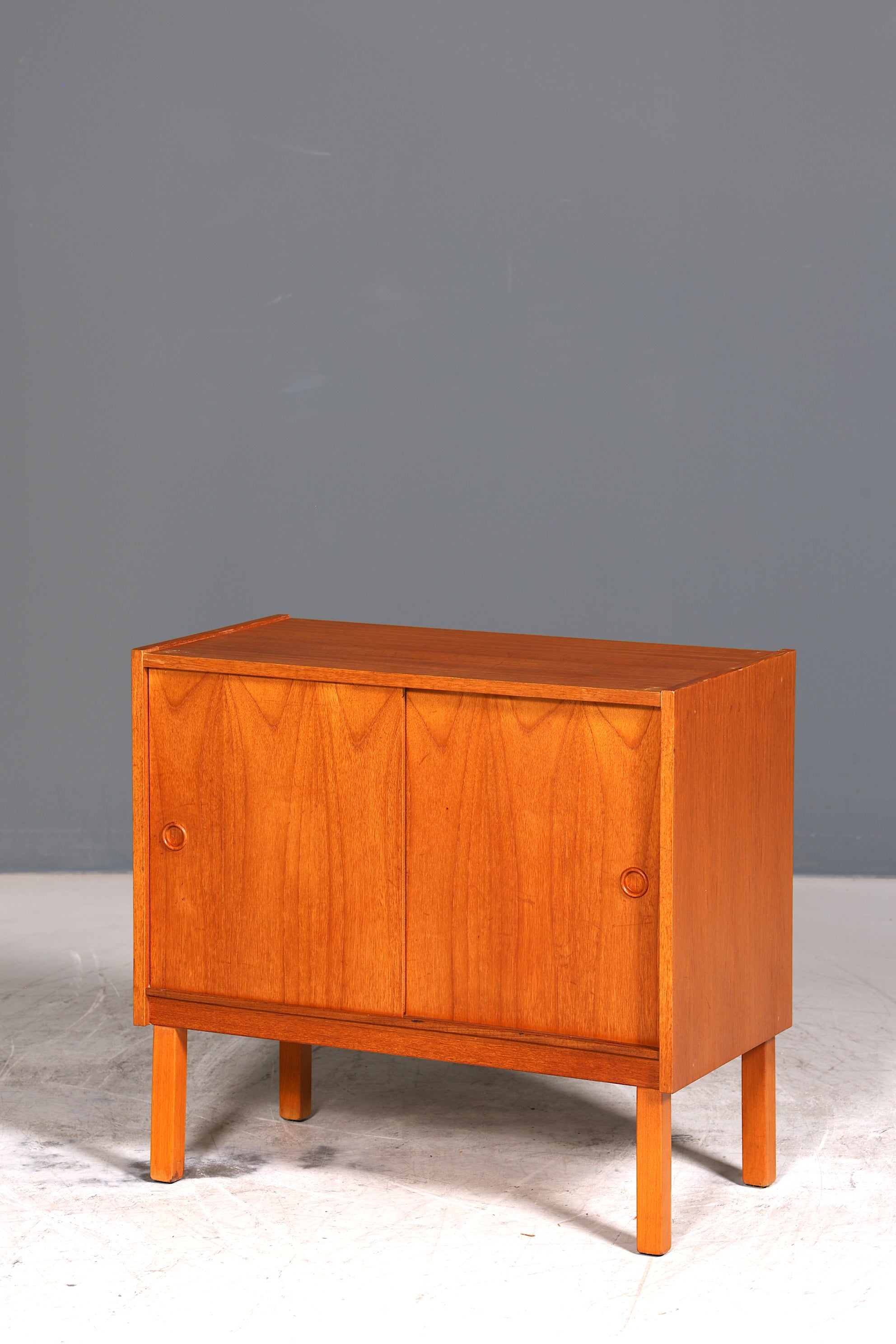 Traumhafter Mid Century Schrank Teak Holz Schiebetür Kommode Danish Design Sideboard 1 von 2
