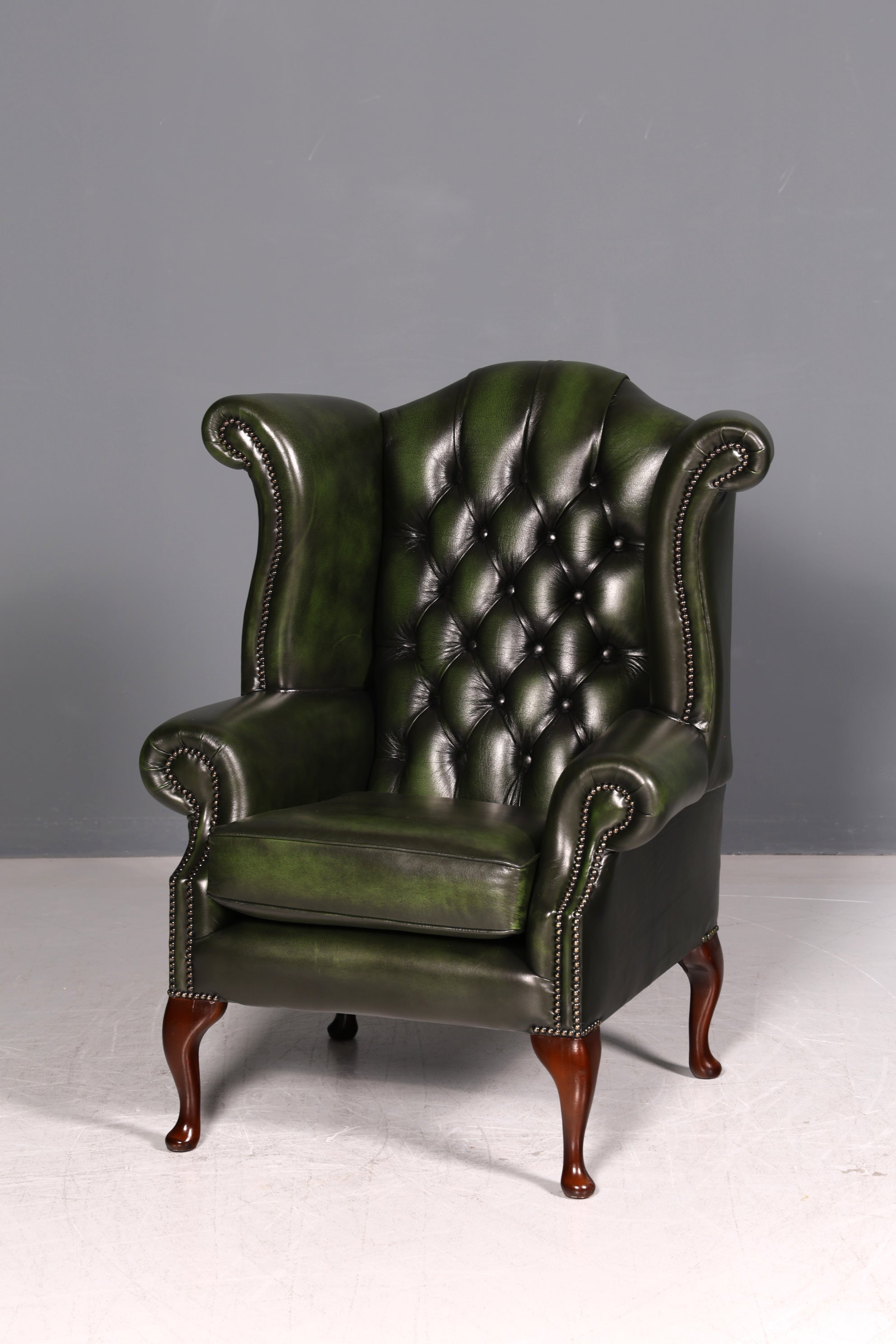 Wunderschöner Original Chesterfield Ohrensessel Grün Echt Leder Kingsgate Englisch Ohrenbackensessel Herrensessel UK