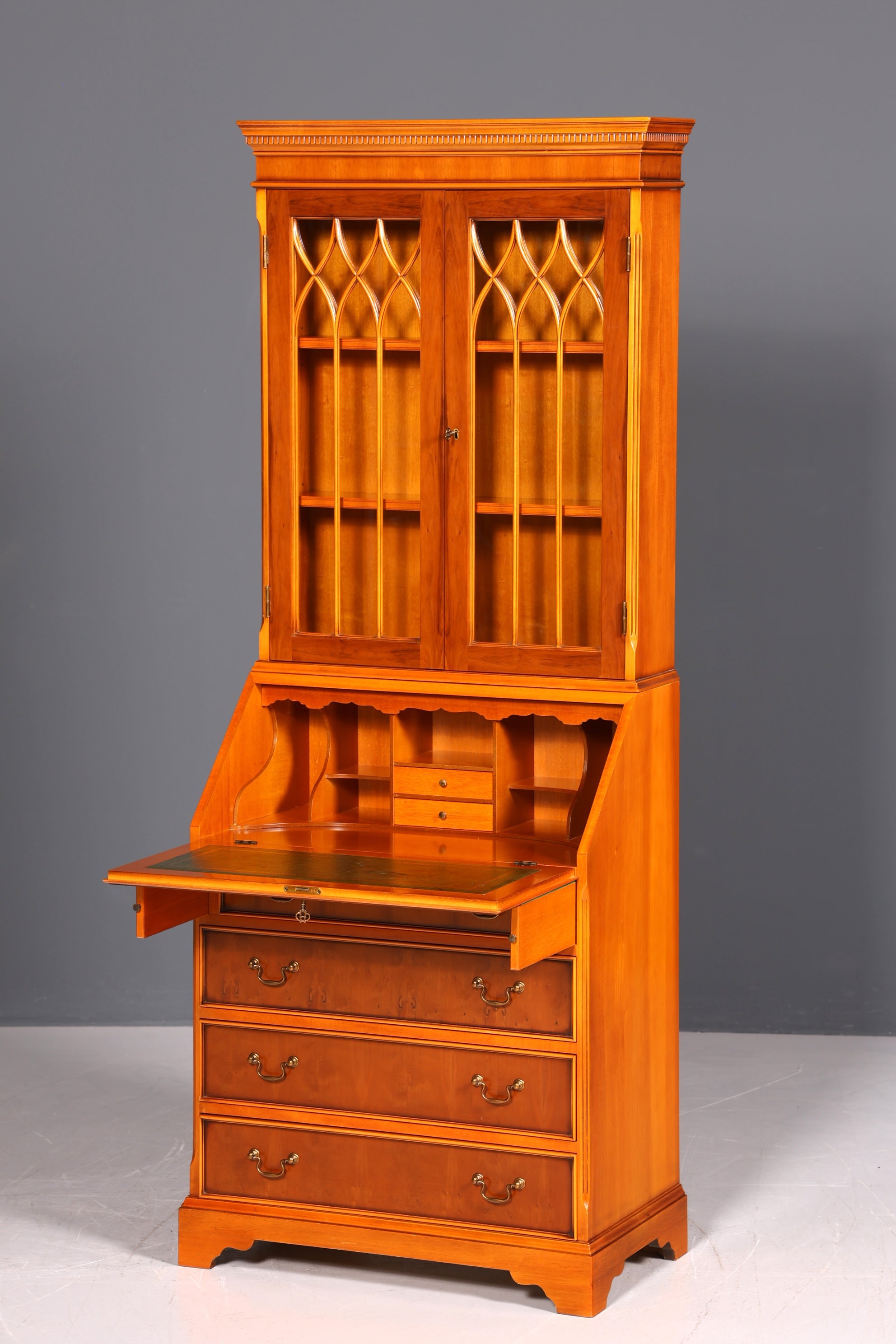 Wunderschöner Englischer Sekretär Büro Aufsatzsekretär Eibe Antik Stil Vitrinen Schrank UK