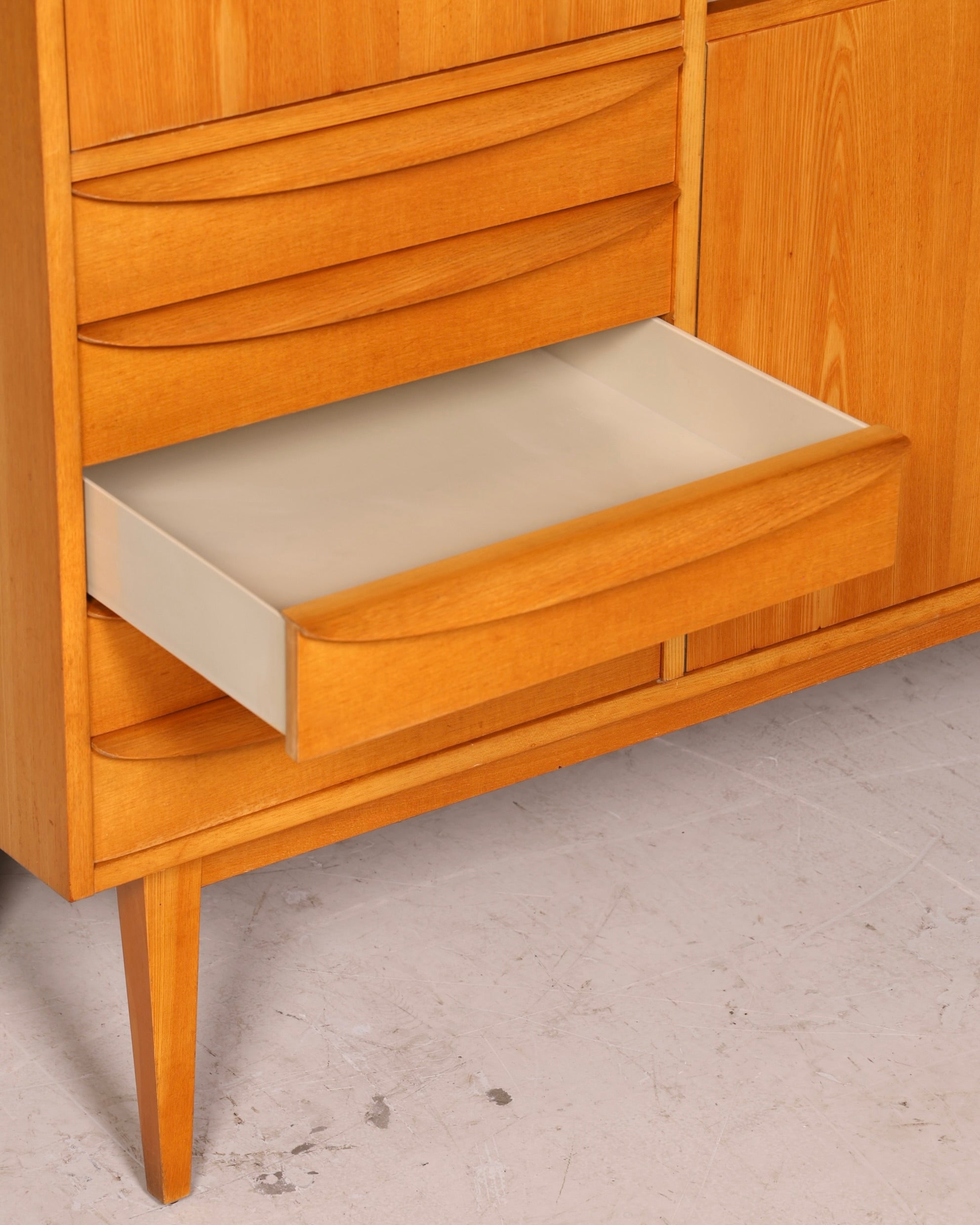 Wunderschöne Original Hellerau Mid Century Vitrine Schrank Franz Ehrlich 602 Kommode Bücherregal