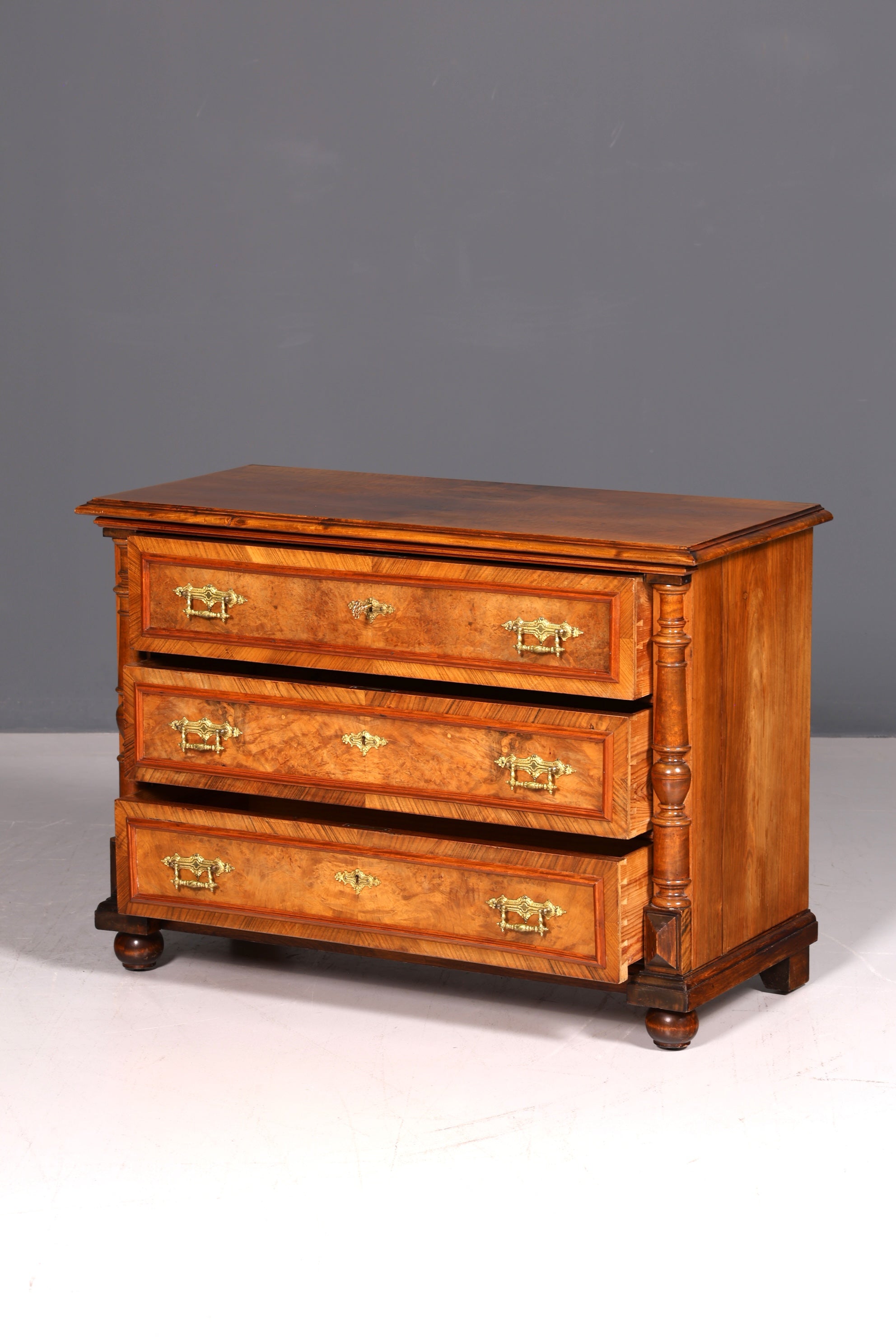 Wunderschöne Gründerzeit Kommode Louis Philippe Nussbaum Schubladenkommode Sideboard Antik um 1880