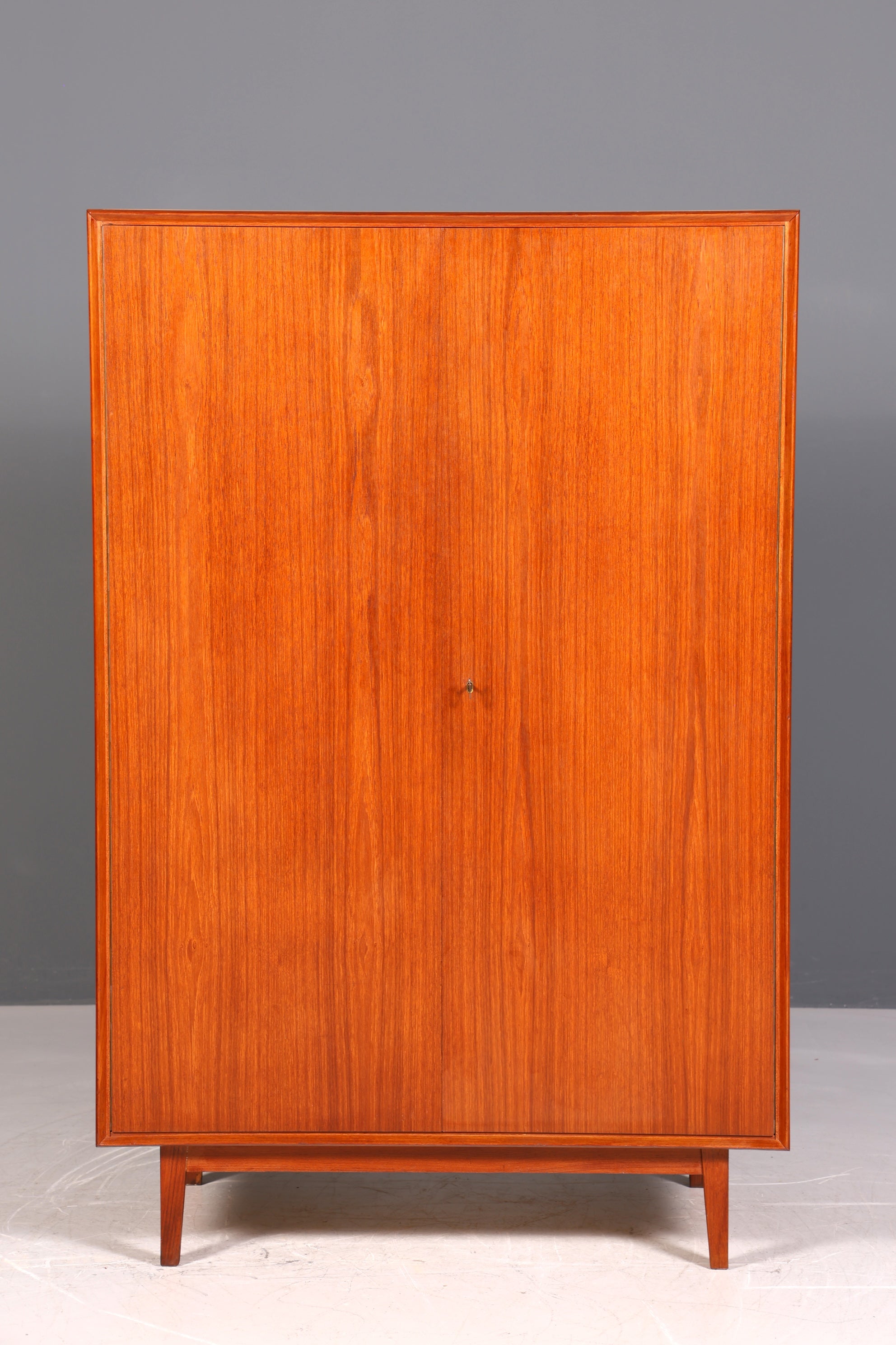 Traumhafter Mid Century Kleiderschrank Vintage Schrank Retro Danish Design Teak Wäscheschrank Dielenschrank