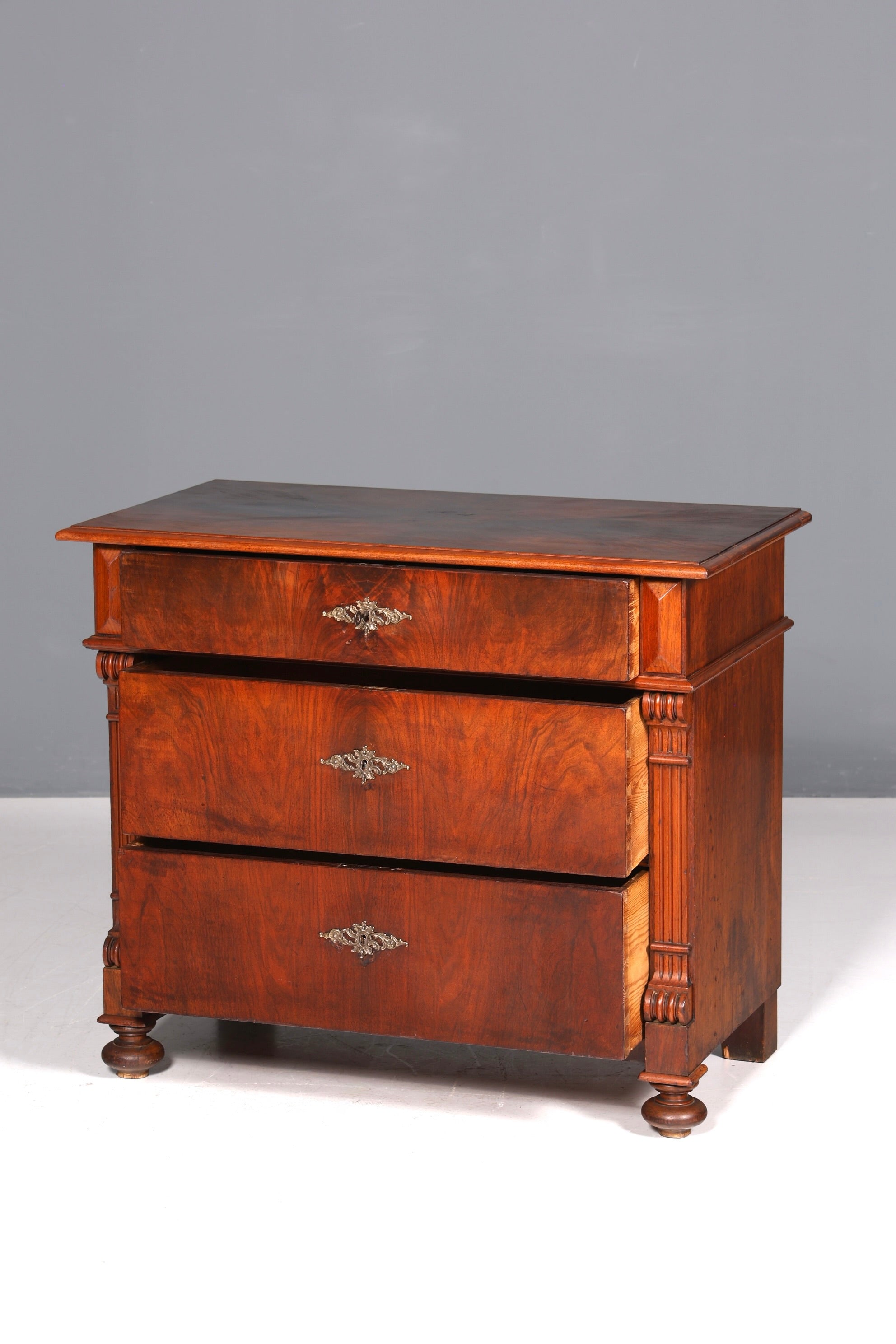 Wunderschöne Gründerzeit Kommode Louis Philippe Schubladen Kommode Nussbaum Sideboard um 1880