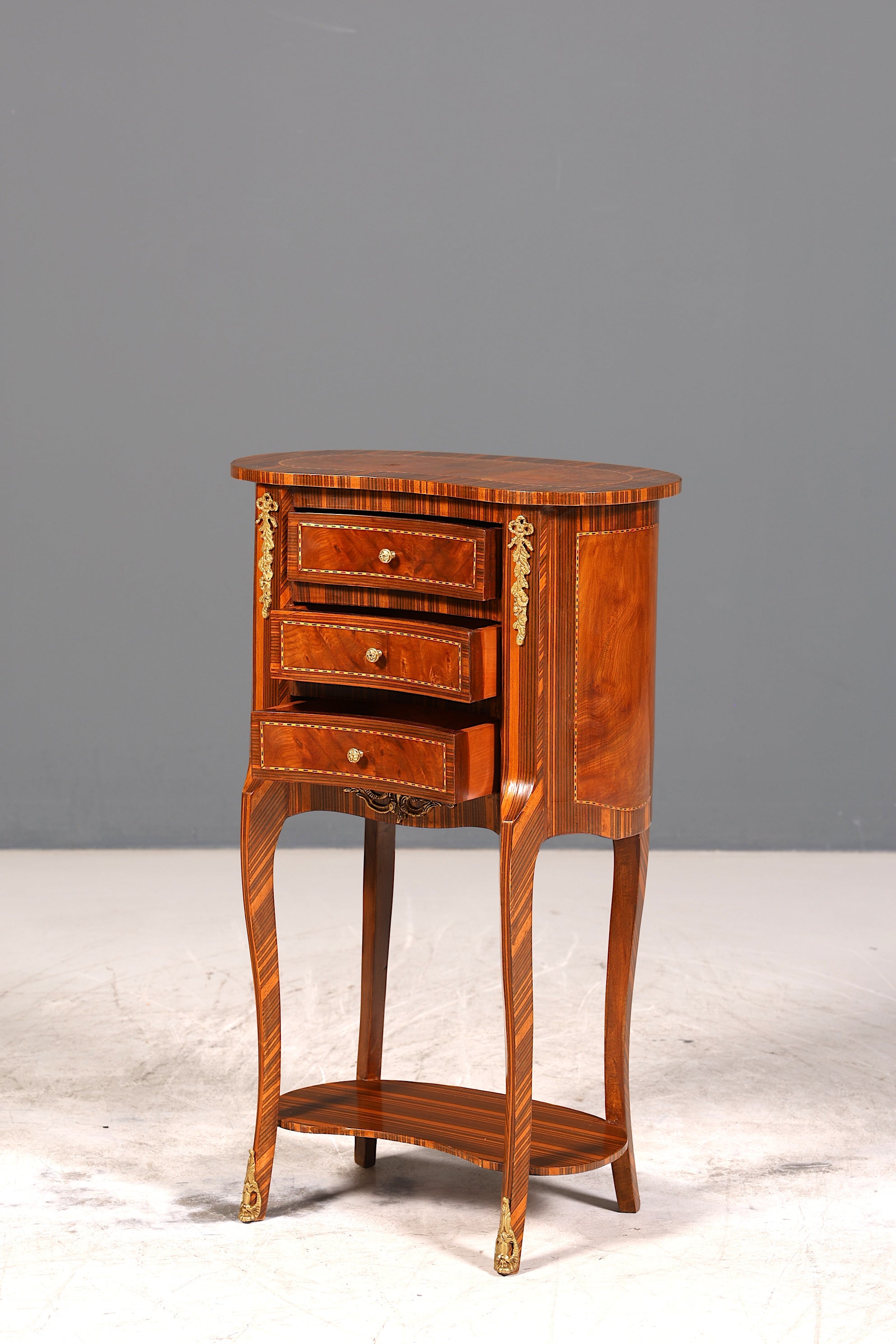 Stilvolle Barock Stil Kommode Antik Stil Beistelltisch Messing Schränkchen