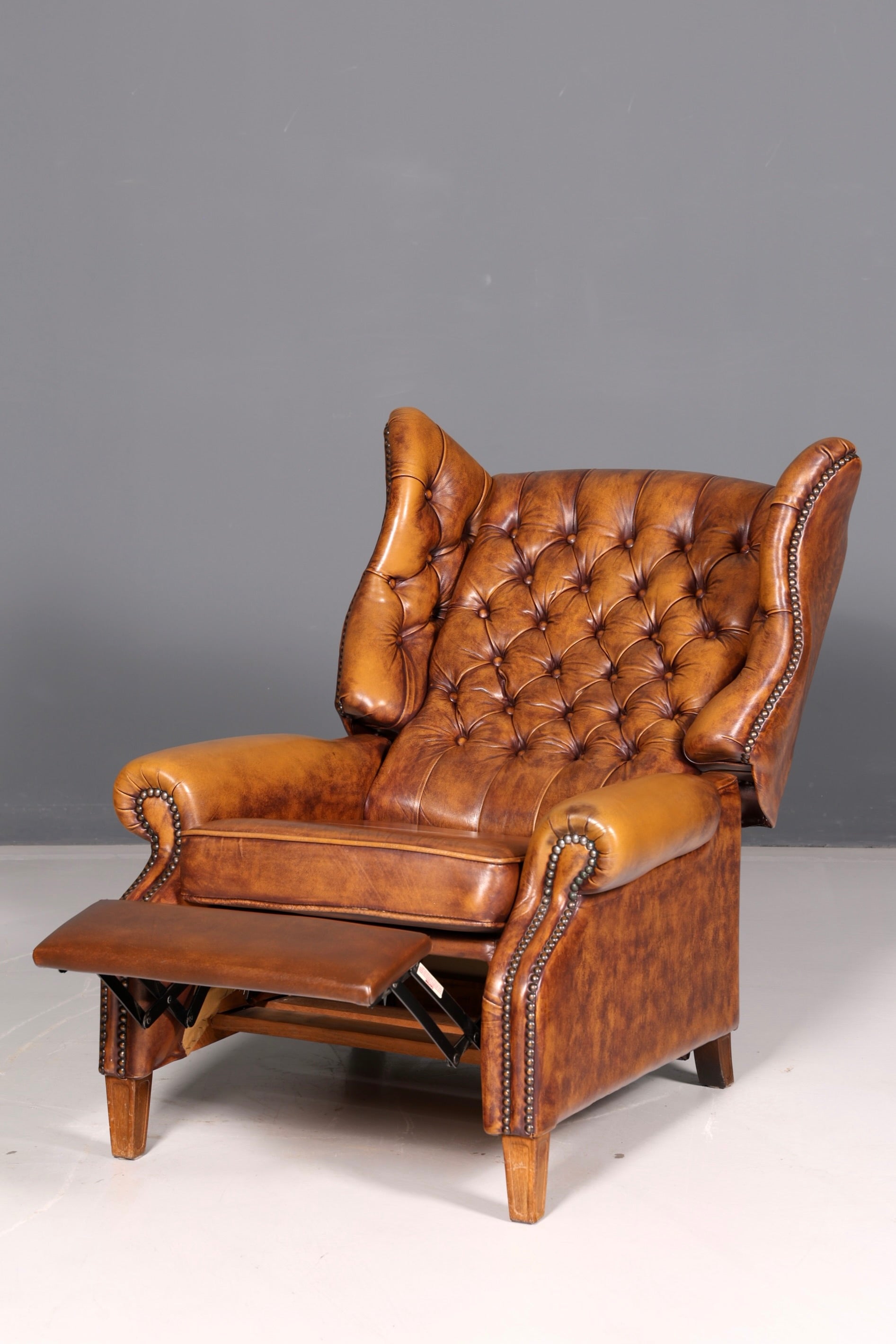 Wunderschöner Original Chesterfield Ohrenbackensessel Englisch Echt Leder Herrensessel Relaxsessel Liegefunktion Vintage