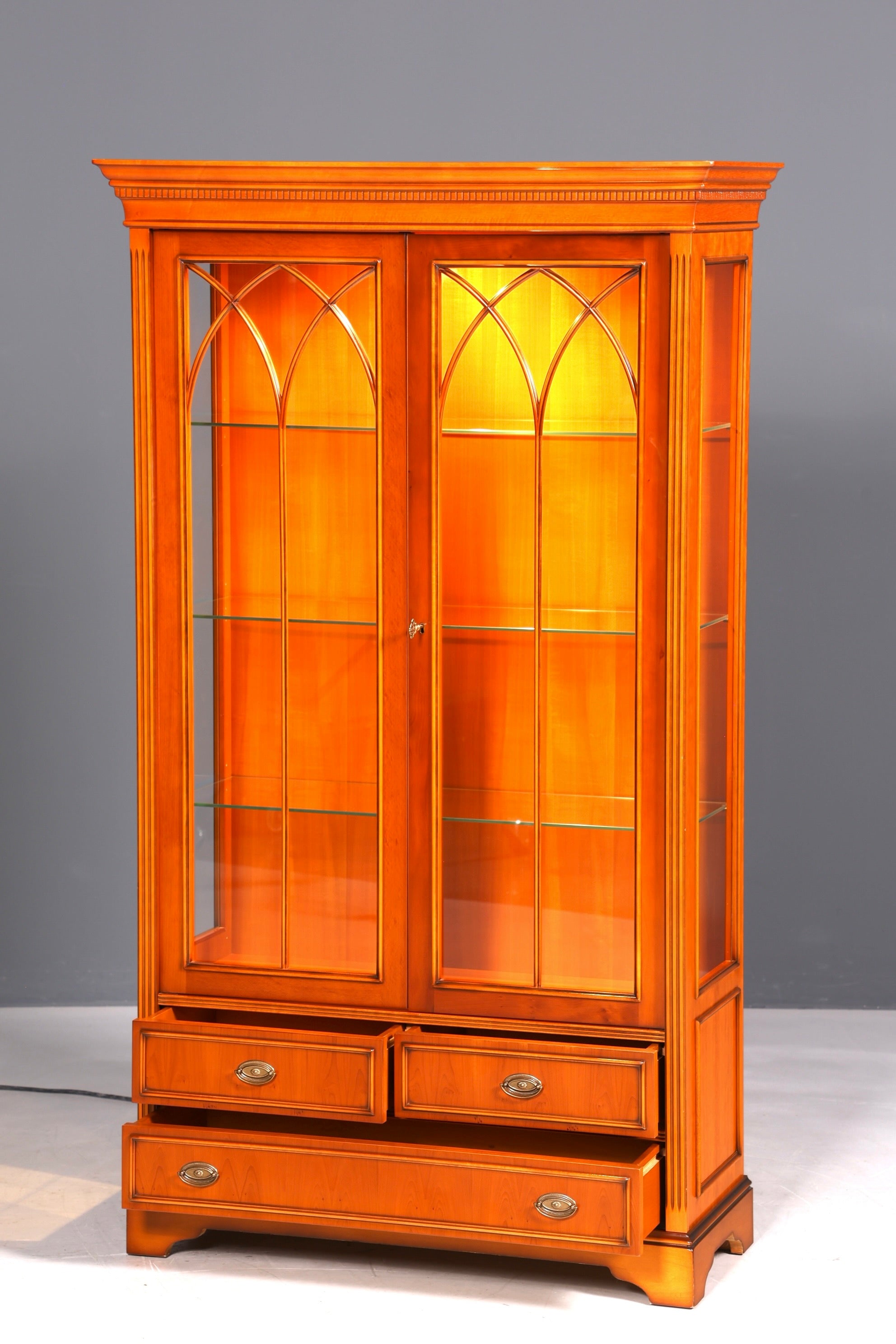 Wunderschöne Englische Vitrine Eibe Bücherschrank Buffet Antik Stil Glasvitrine