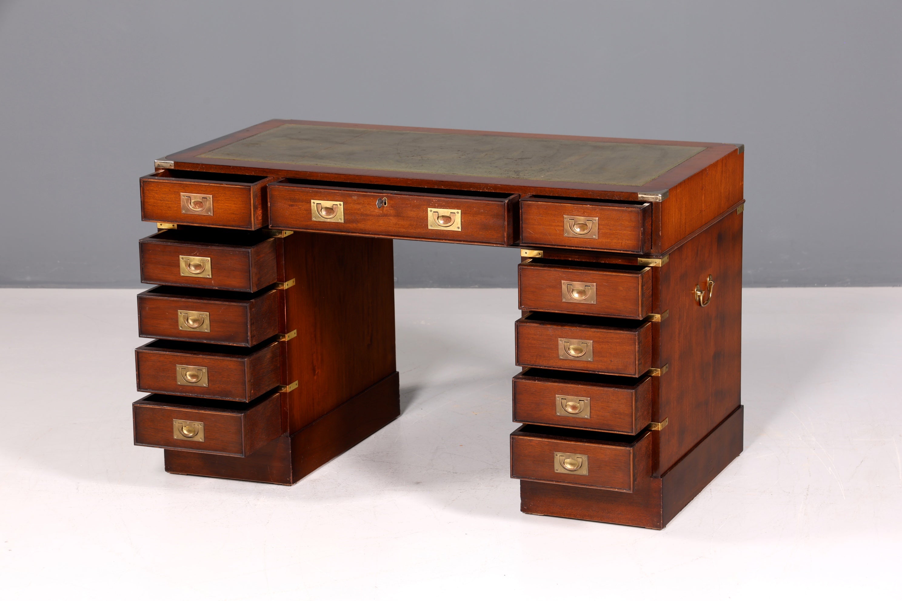 Stilvoller Maritimer Schreibtisch Englischer Military Bürotisch Office Table mit echt Lederauflage