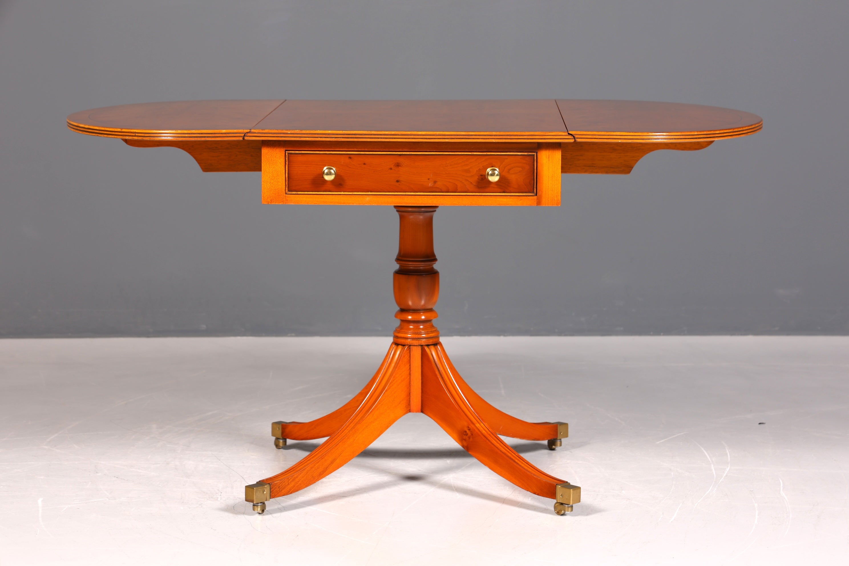 Wunderschöner Englischer Tisch Couchtisch 60s Klapptisch englischer Ablagetisch Wohnzimmer Tisch