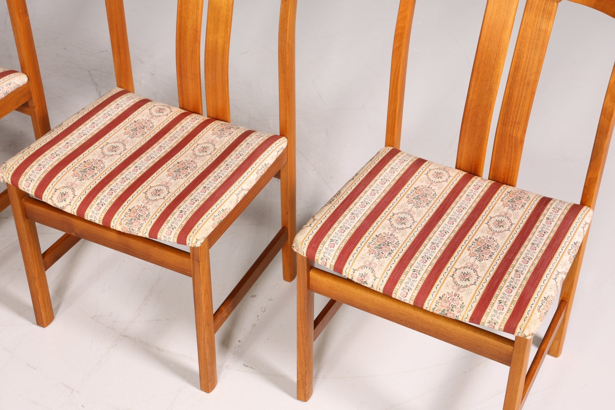 4x Schlichte Mid Century Stühle Nussbaum Retro Stuhlset Danish Design Küchenstühle