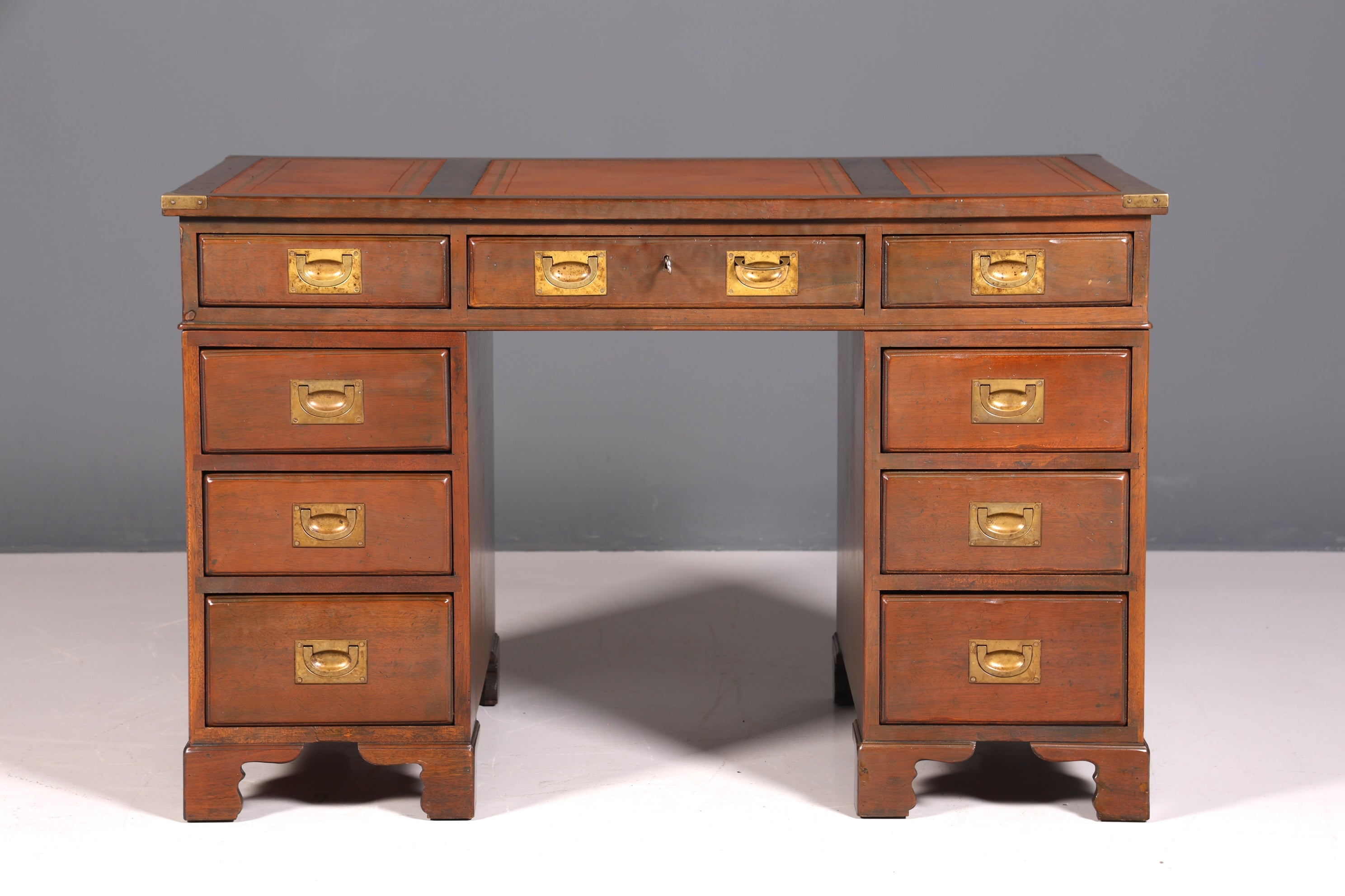 Traumhafter Maritimer Schreibtisch Englischer Military Desk Bürotisch Office Table mit echt Lederauflage