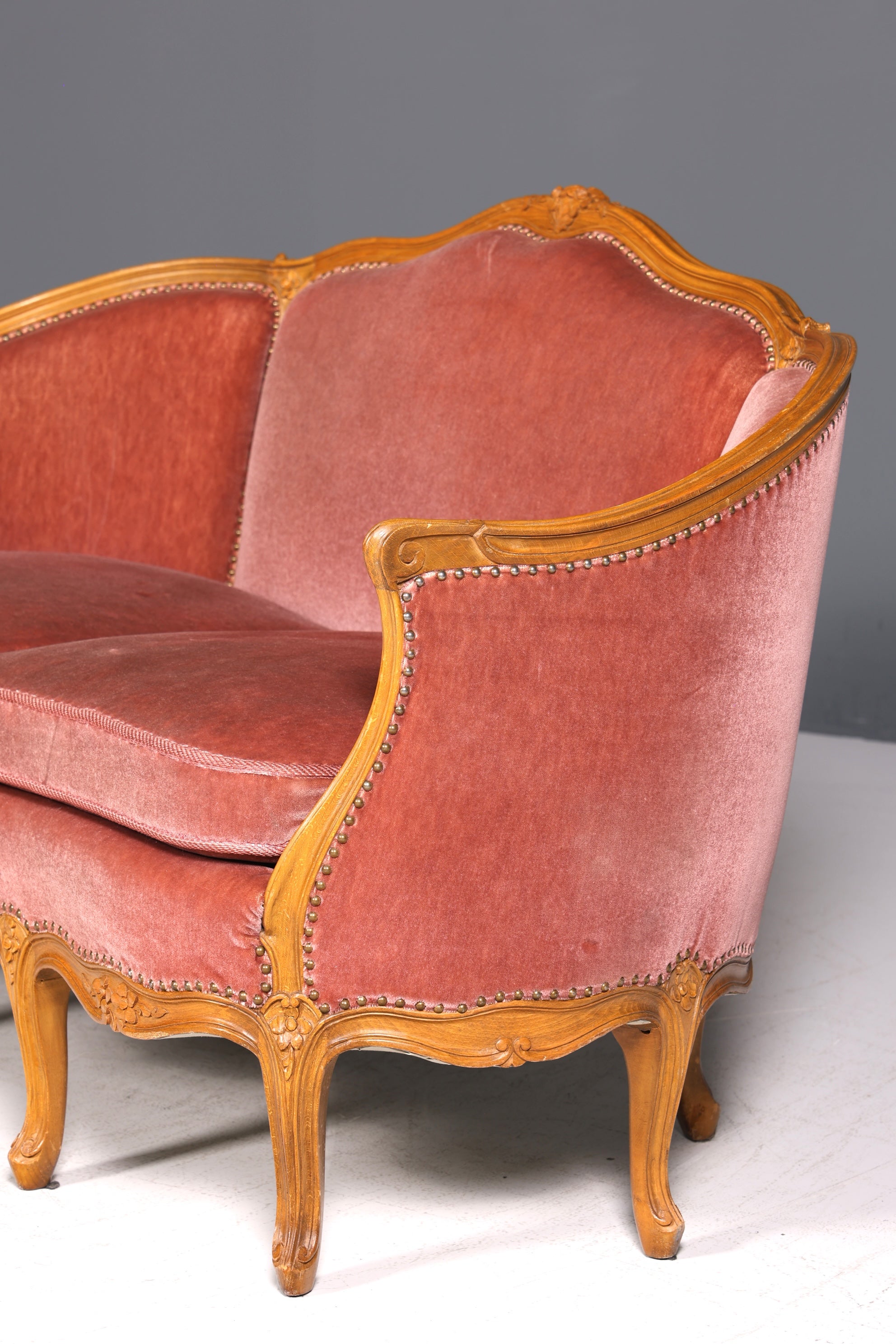 Beautiful Chippendale sofa, Baroque style couch, velvet fabric, 2-seater chaise longue