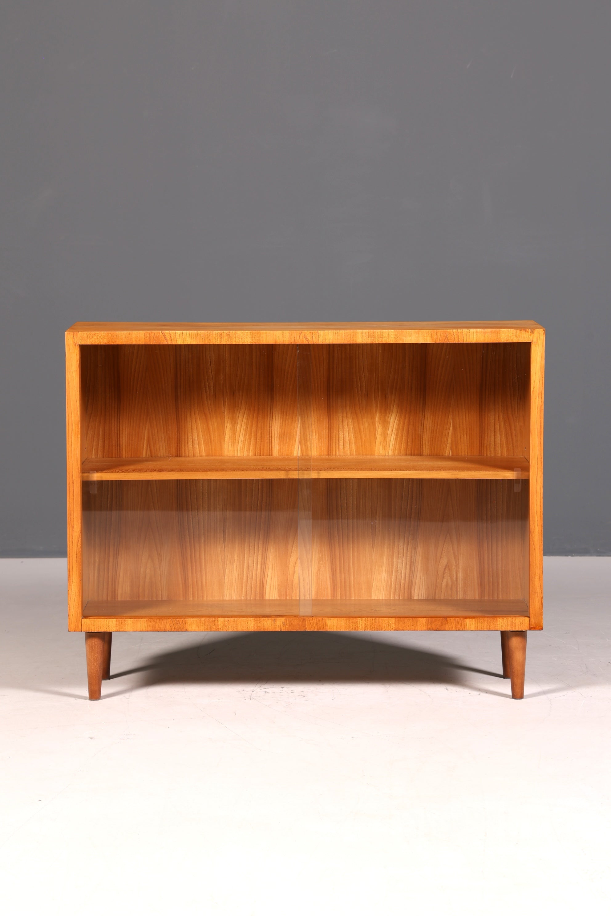 Schlichte Mid Century Vitrine Vintage Regal Retro Bücherregal Retro Bookshelf