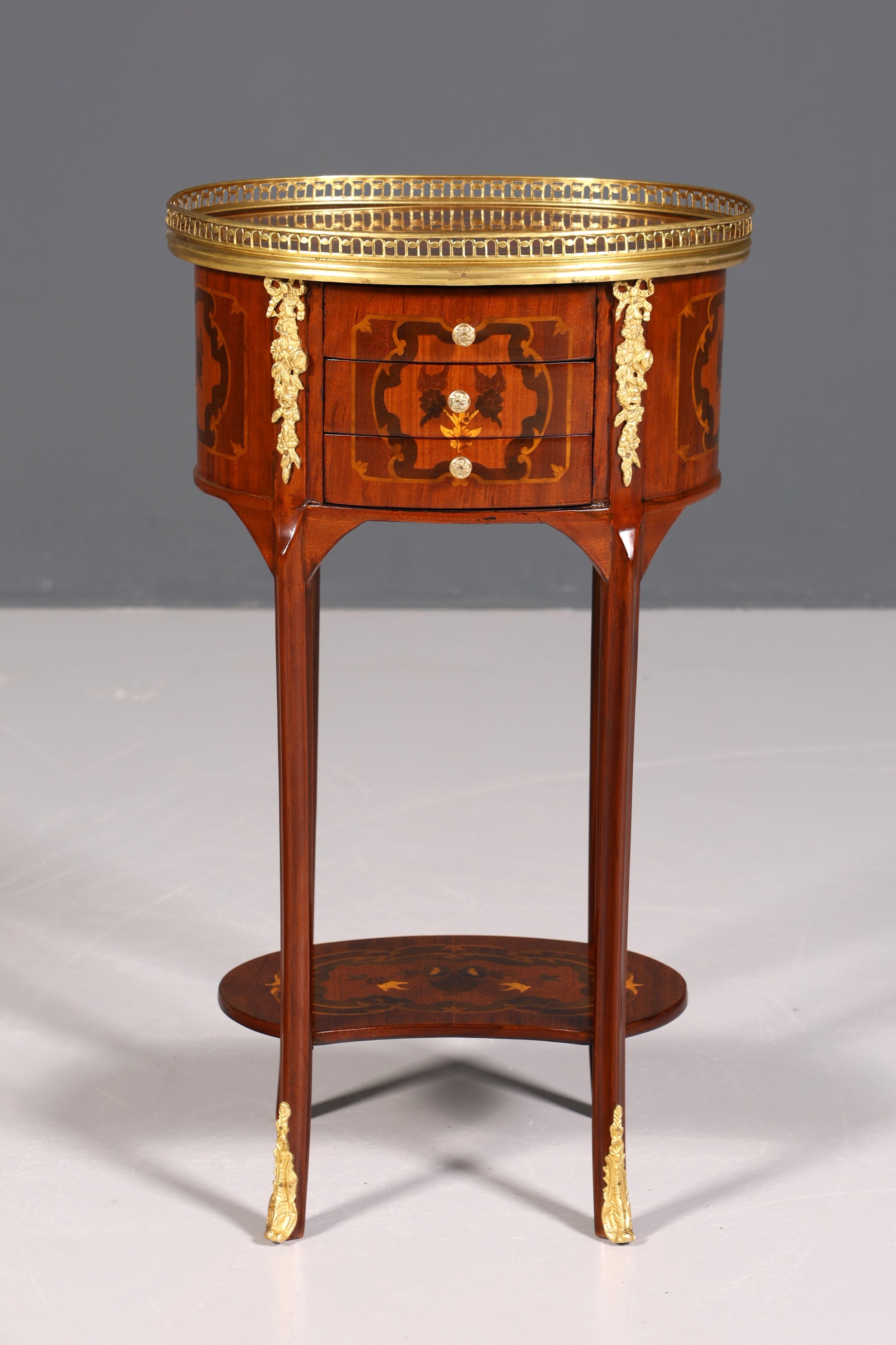 Wunderschöner Barock Louis XV Stil Beistelltisch Ablagetisch Kommode massiv Antik Stil Nachttisch