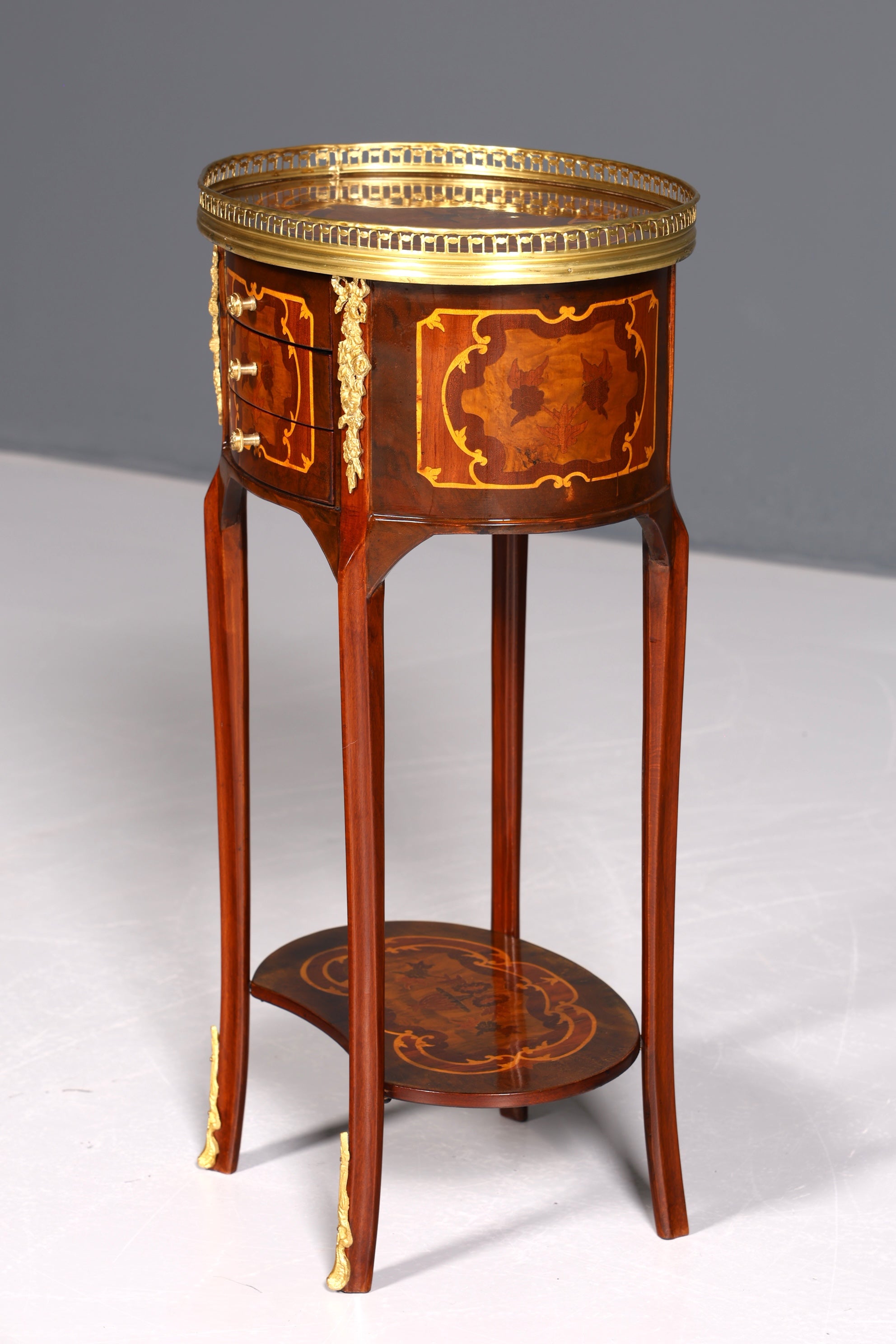 Stilvoller Barock Louis XV Stil Beistelltisch Ablagetisch massiv Kommode Antik Stil