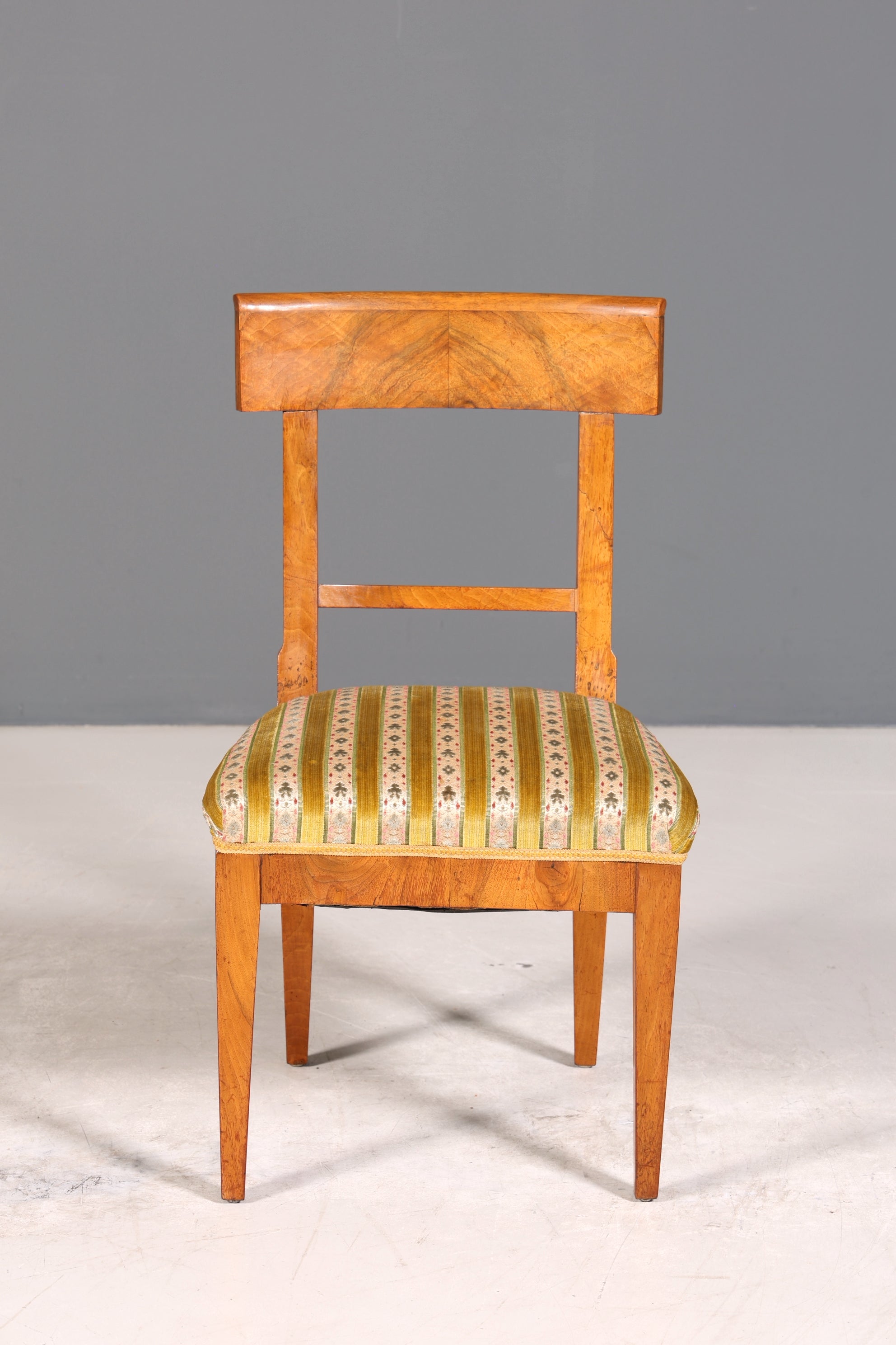 Traumhafter Biedermeier Stuhl Antik Küchenstuhl echt Holz Sekretär Stuhl Esszimmer Stuhl 1 von 2