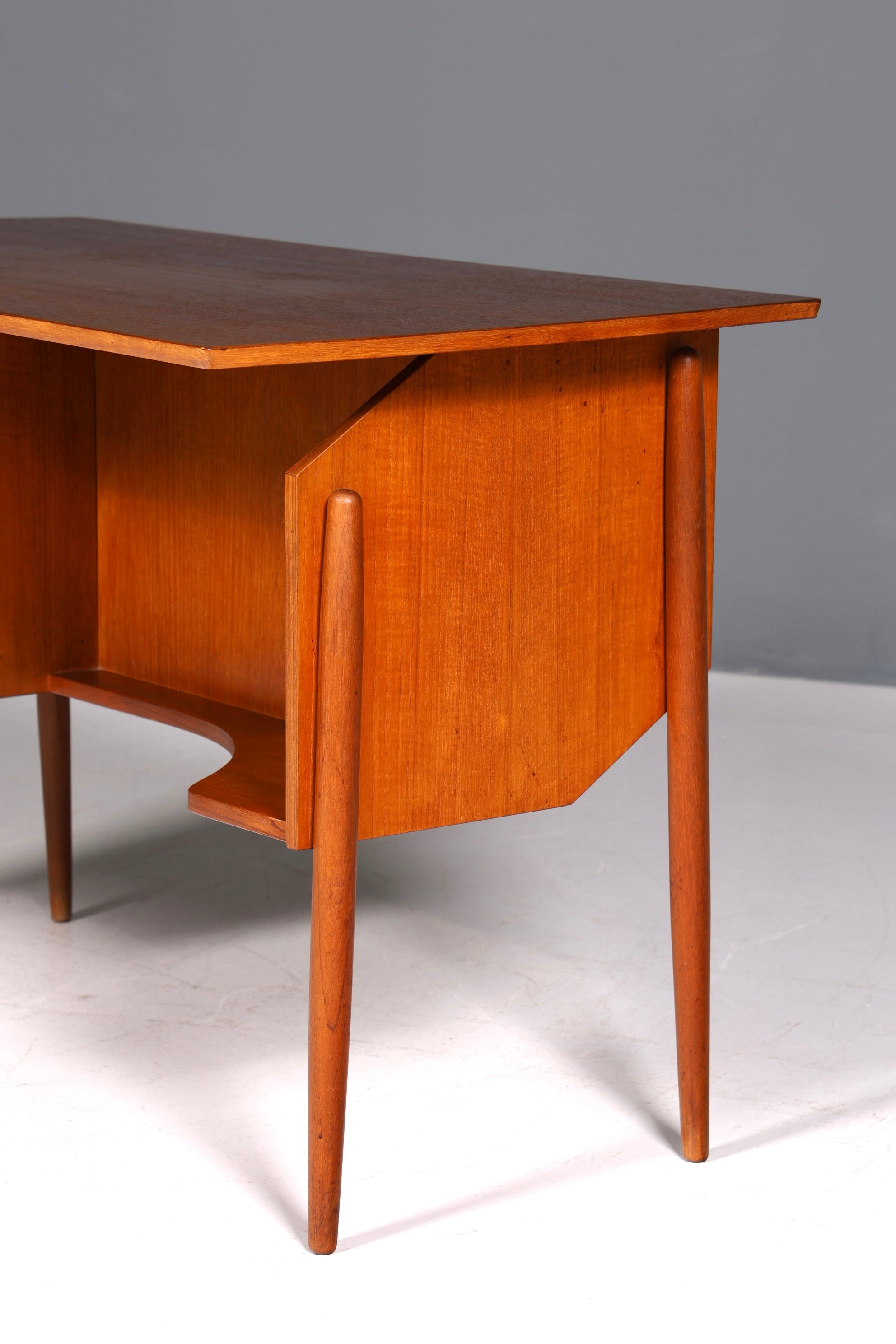 Wunderschöner Mid Century Schreibtisch Danish Design Teak Holz Bürotisch Vintage Office Table