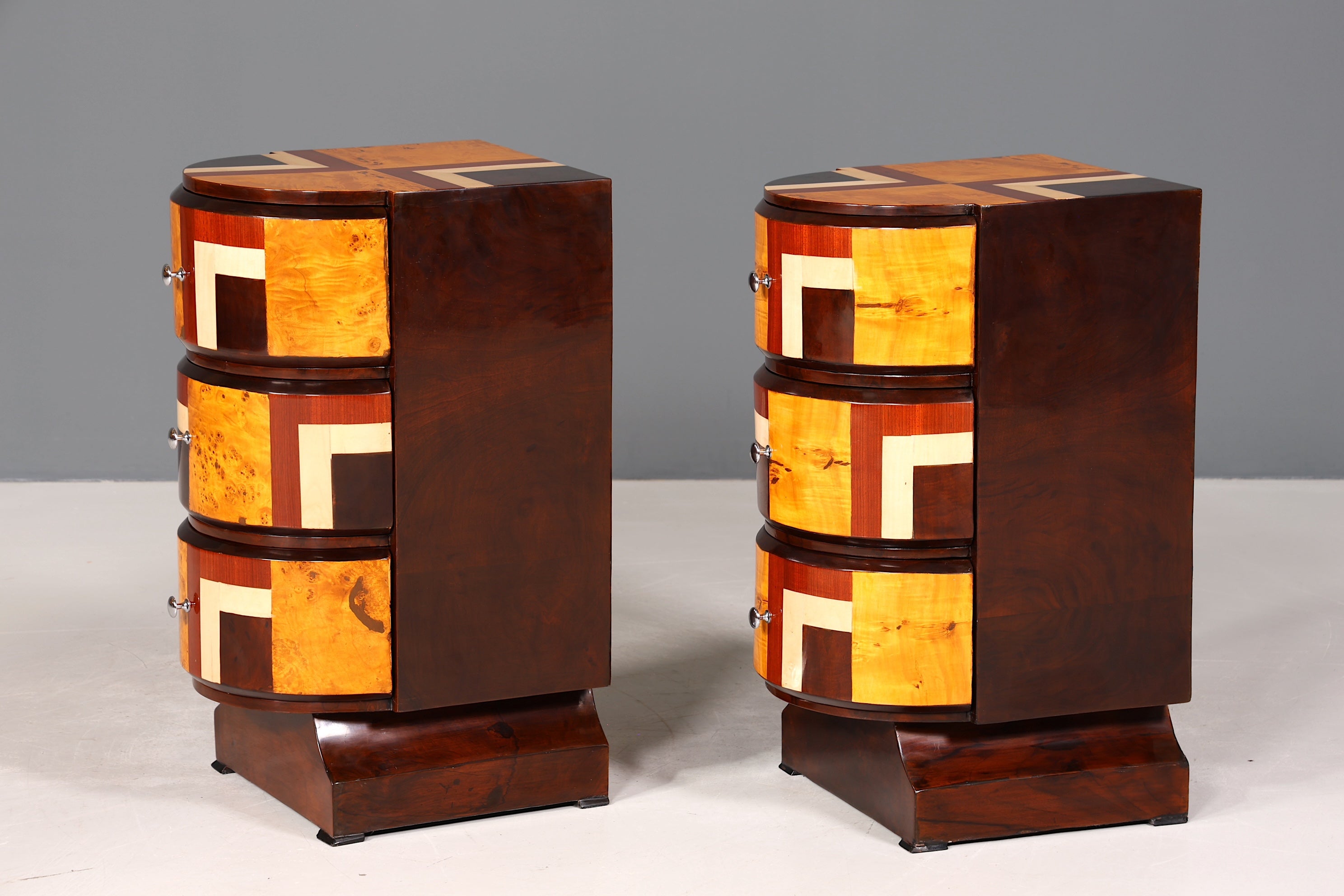 Zwei Wunderschöne Art Deco Stil Kommoden - Einzigartige Möbelstücke für jeden Raum