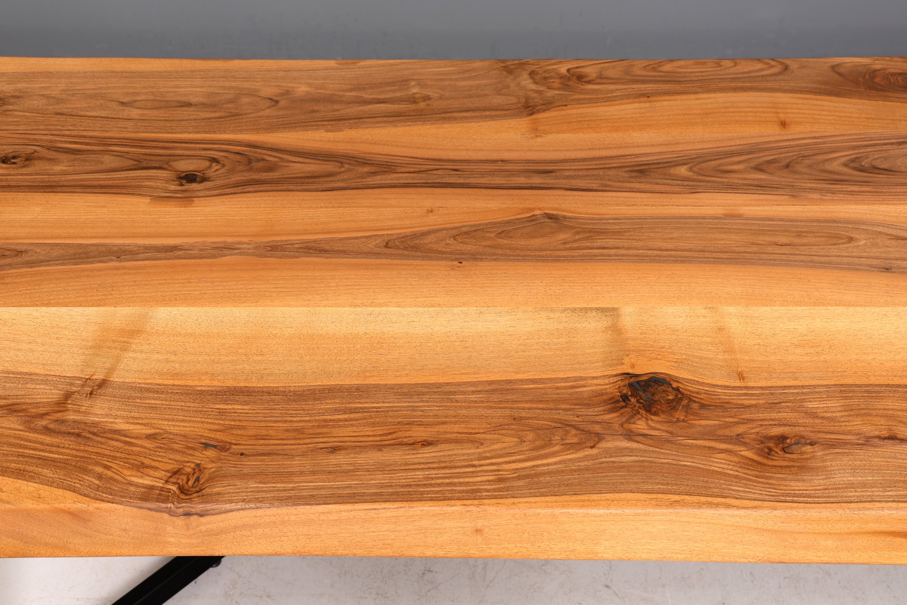 Wunderschöner Nussbaum Tisch 260cm-97cm Esszimmer Tisch Baumkanten Platte massiv Holz Küchentisch