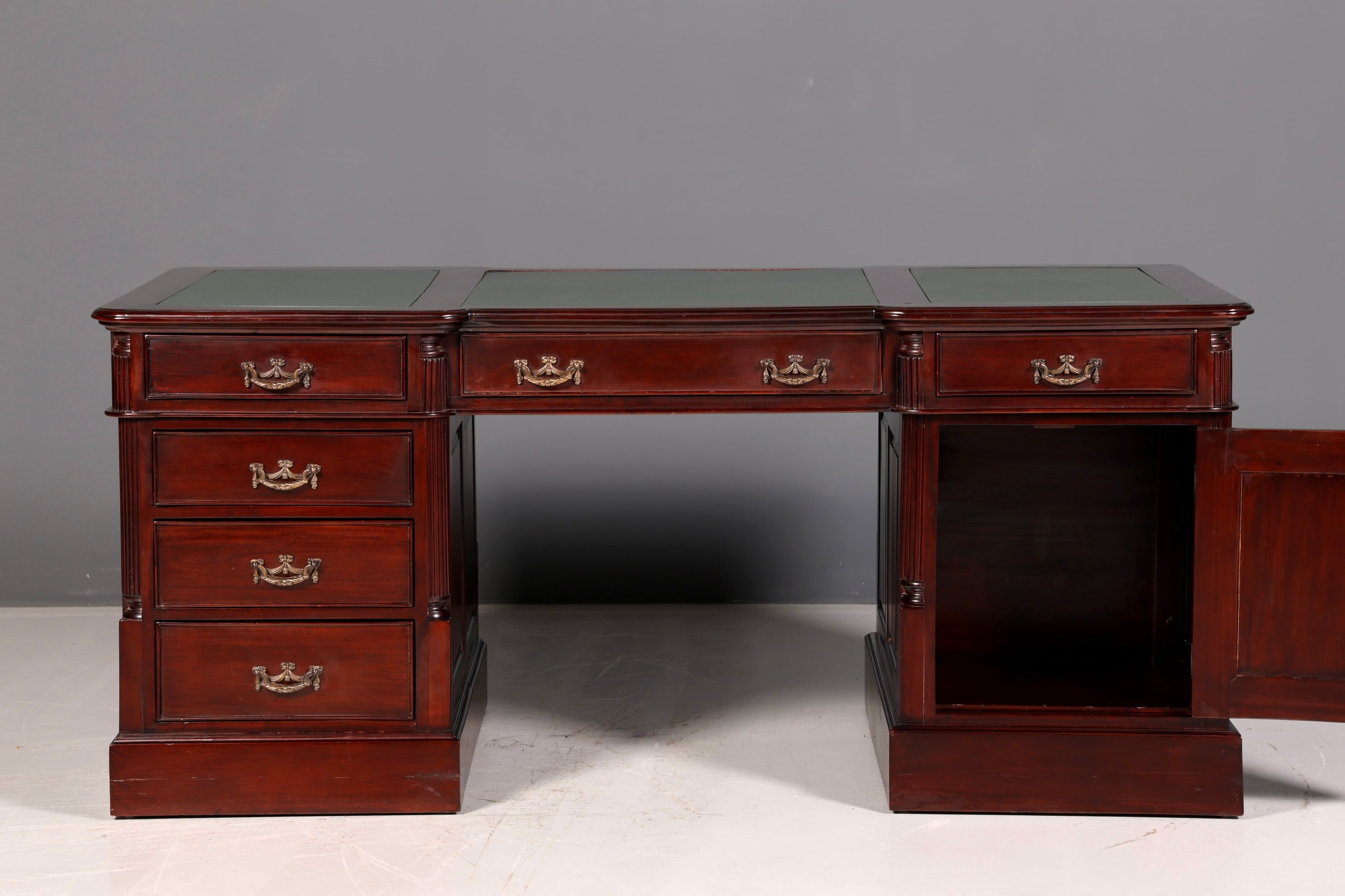 Wunderschöner Englischer Schreibtisch Mahagoni echt Lederauflage Bürotisch Partner Desk Office Desk Antik Vintage
