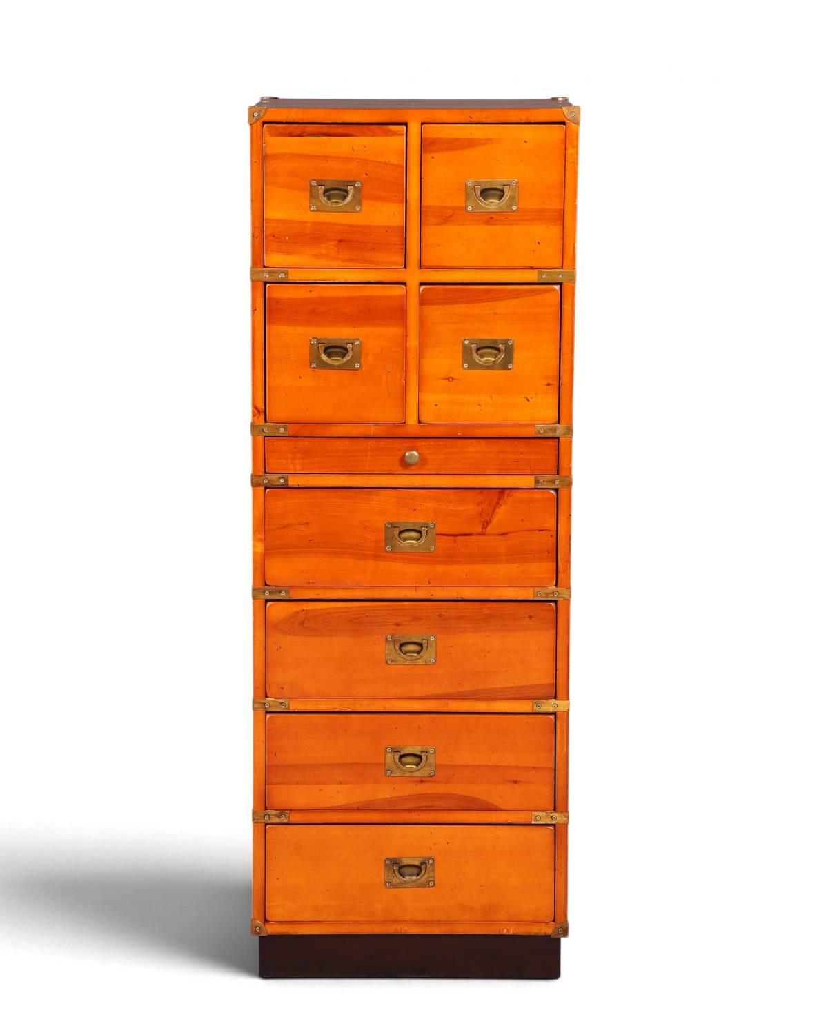 Hauptstadt Möblerei Kommode aus Kiefernholz im Kolonialstil mit Messingbeschlägen und mehreren Schubladen
