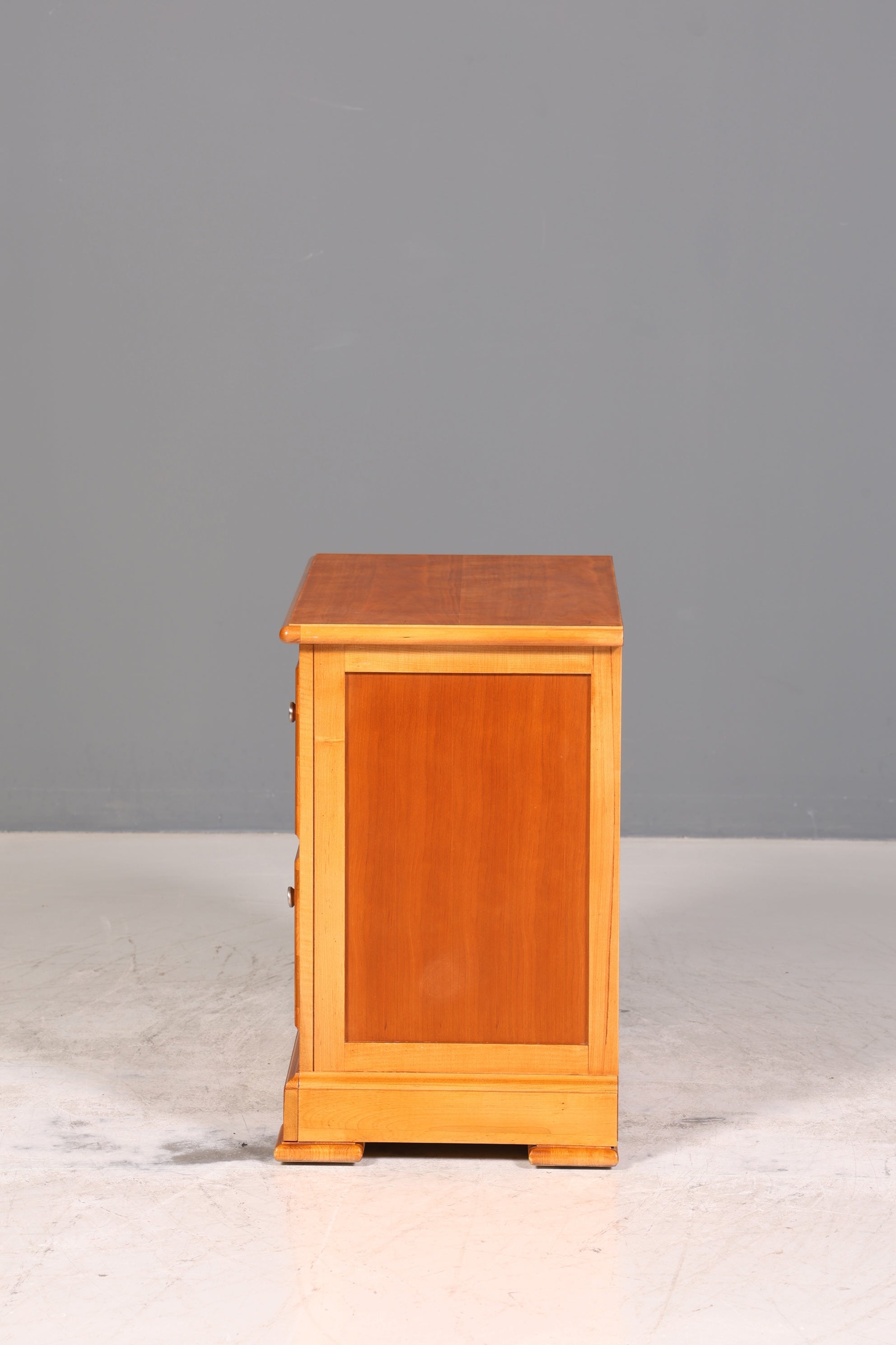 Wunderschöne Kommode der Marke Drexel Heritage Antik Stil Nachttisch USA Schlafzimmer Kommode 1 von 3