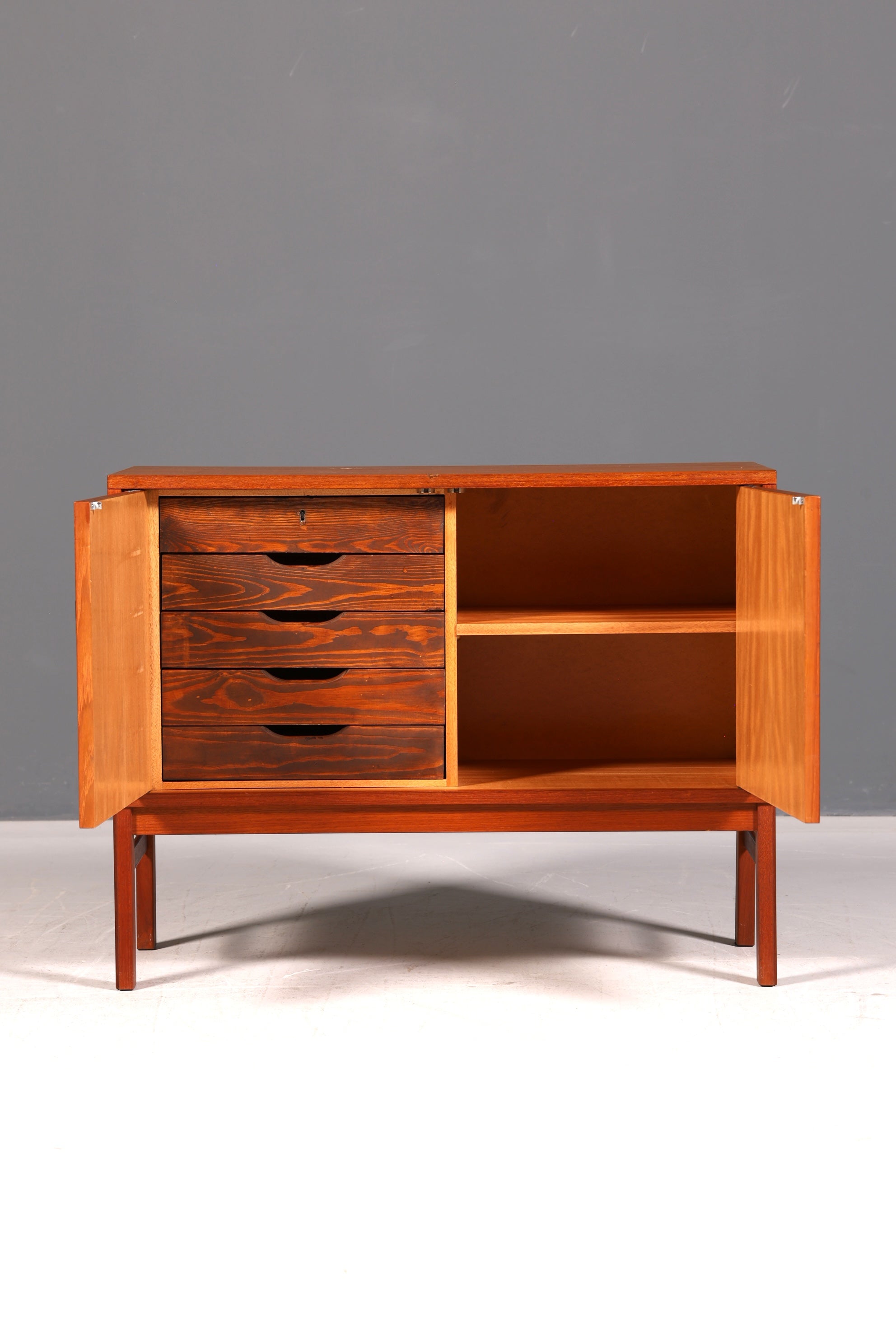 Wunderschöne Mid Century Kommode Vintage Schrank Retro Flurkommode 60s Sideboard Designklassiker