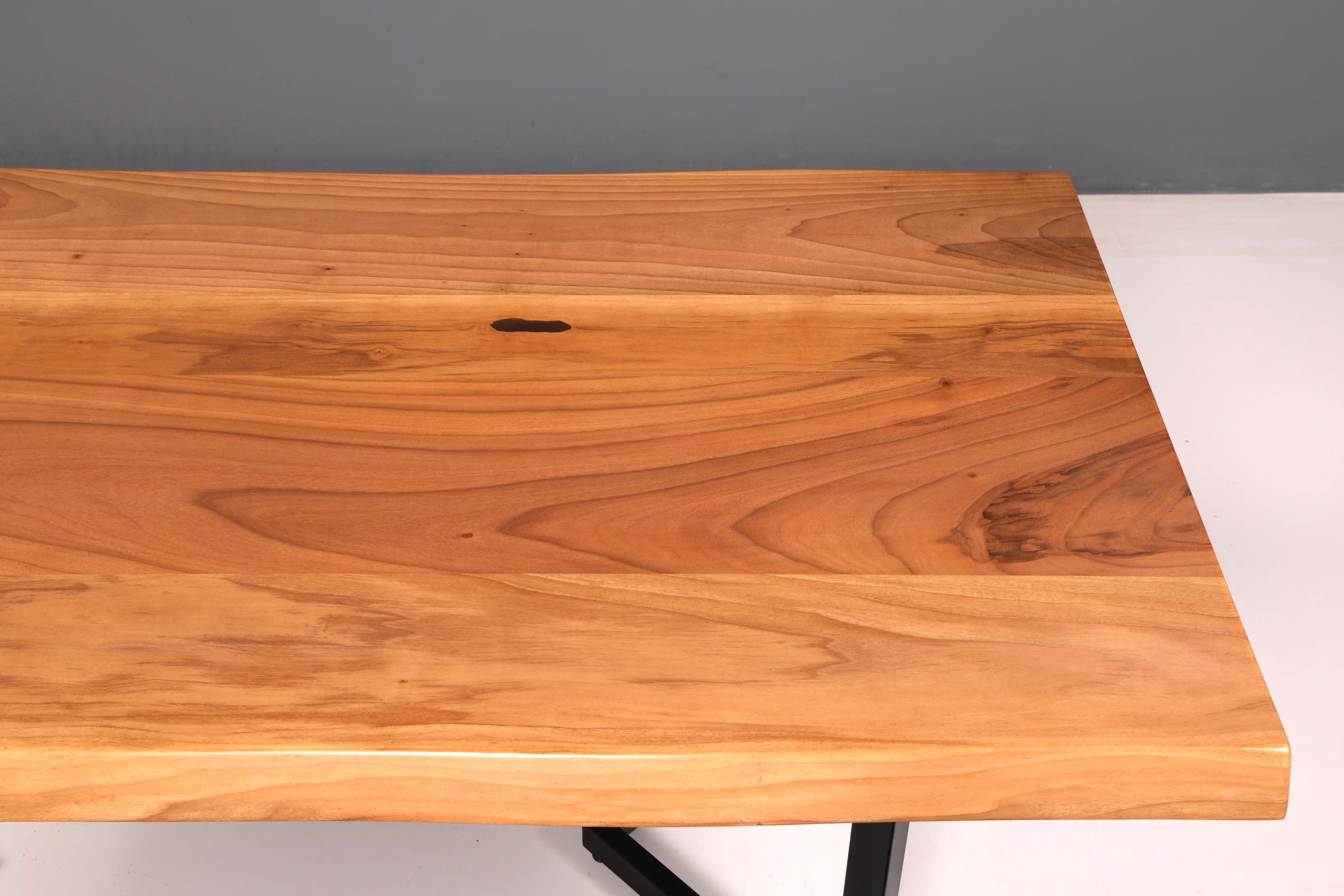 Traumhafter Nussbaum Tisch 200cm-100cm Esszimmer Tisch Baumkanten Platte Massiv Holz Küchentisch