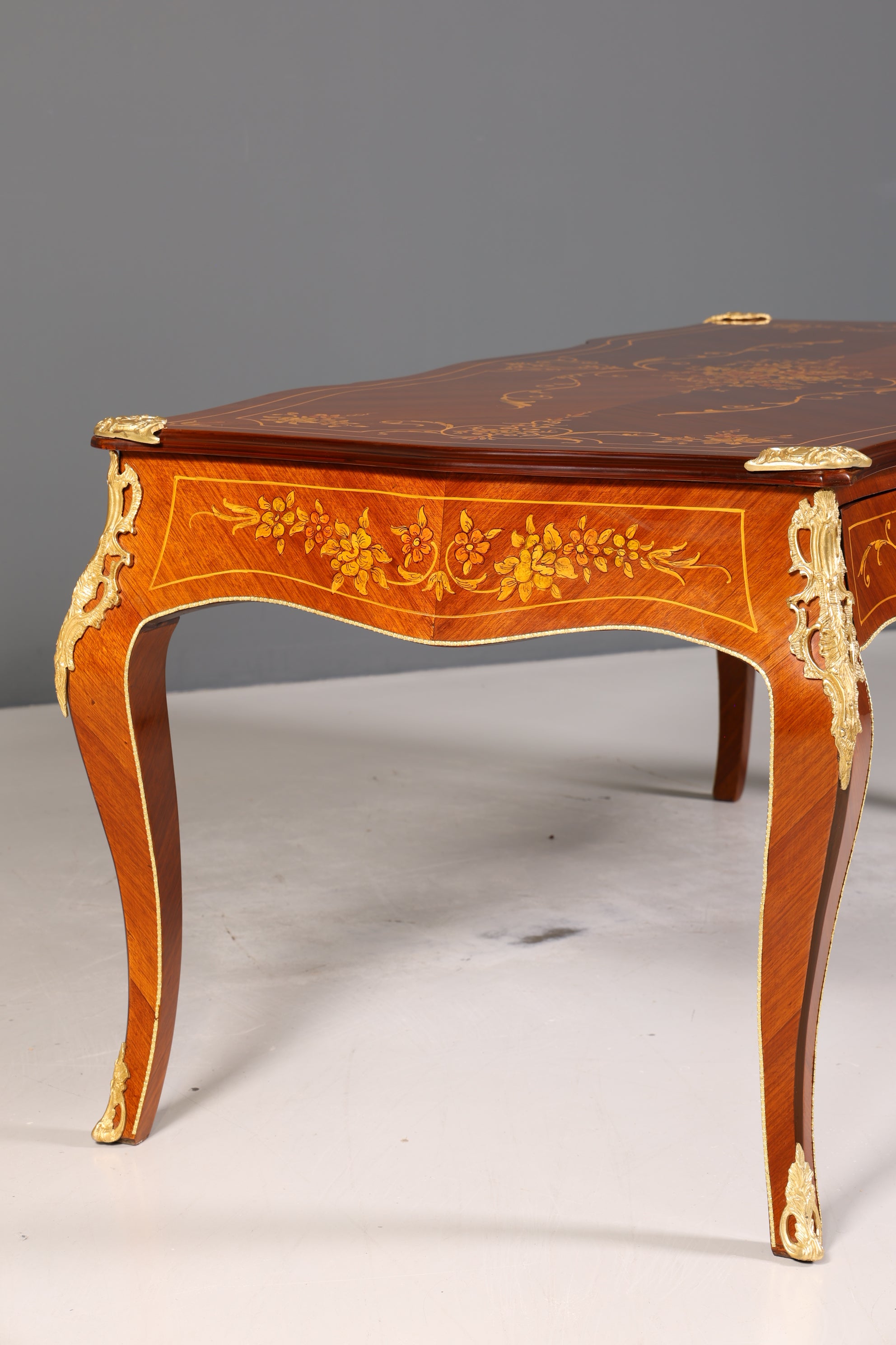 Prächtiger XXL Louis XV Stil Schreibtisch French Desk Antik Intarsien Bürotisch Office Table