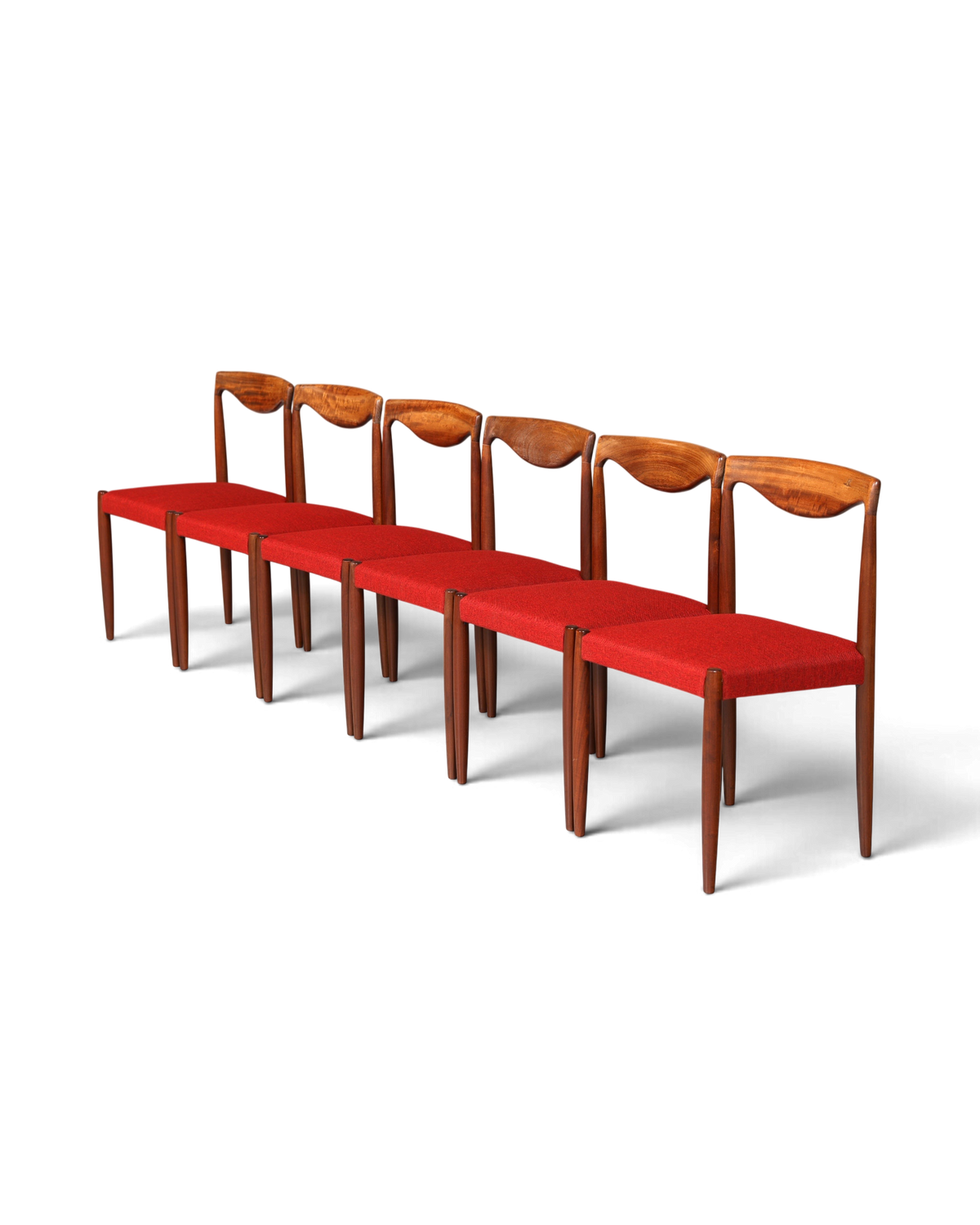 Hauptstadt Möblerei 6er-Set Bambi Stühle aus Holz mit rotem Stoffbezug im Mid-Century-Design