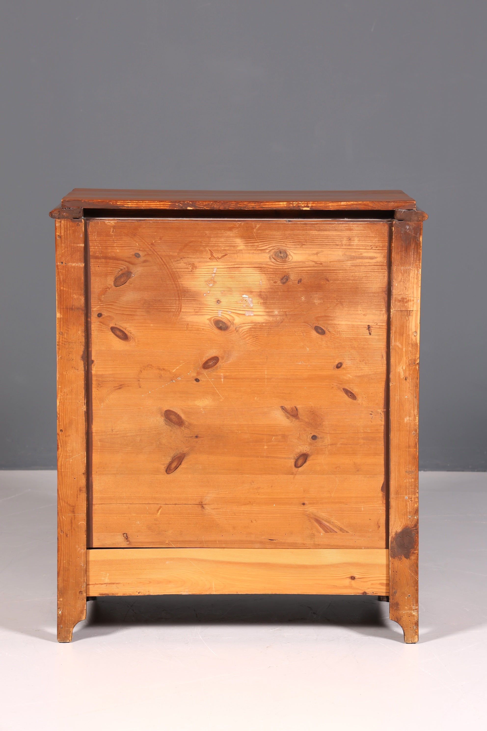 Beautiful Louis Philippe chest of drawers, walnut, Biedermeier style, circa 1890