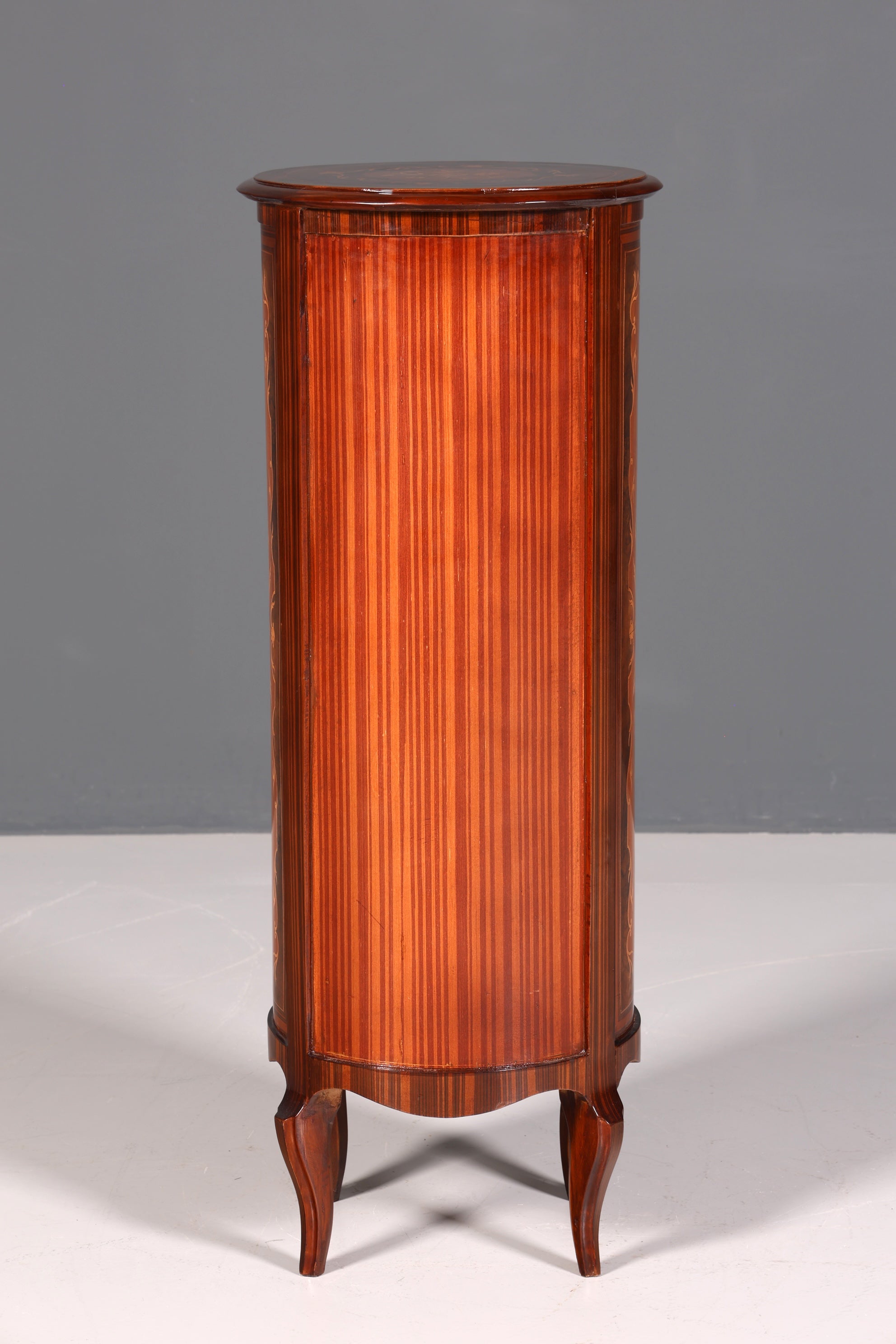 Dreamy Baroque style chest of drawers, vertico with inlaid details, 7-drawer chest