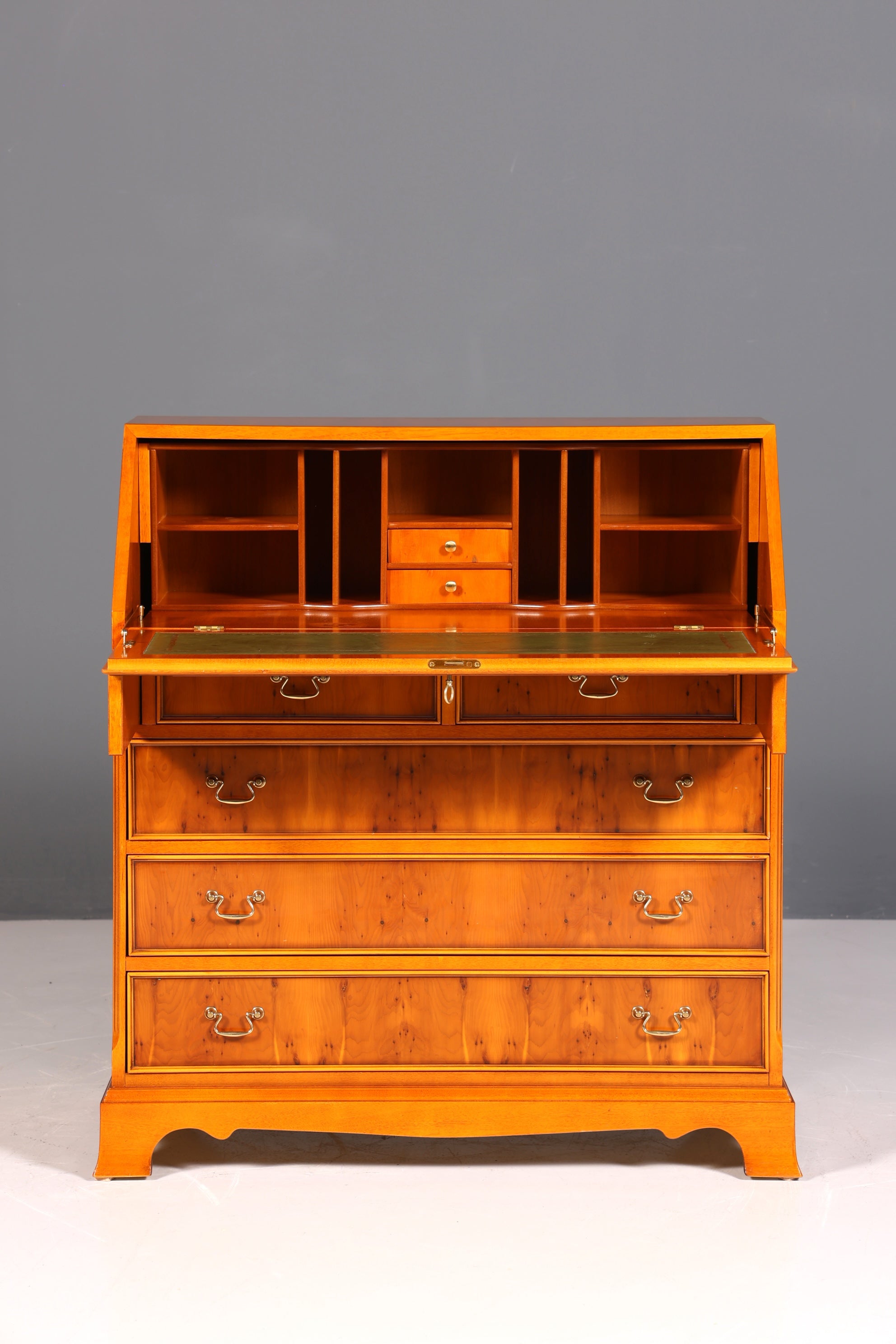Wunderschöner Englischer Sekretär Eibe Schreibkommode Antik Stil Kommode UK Schreibtisch