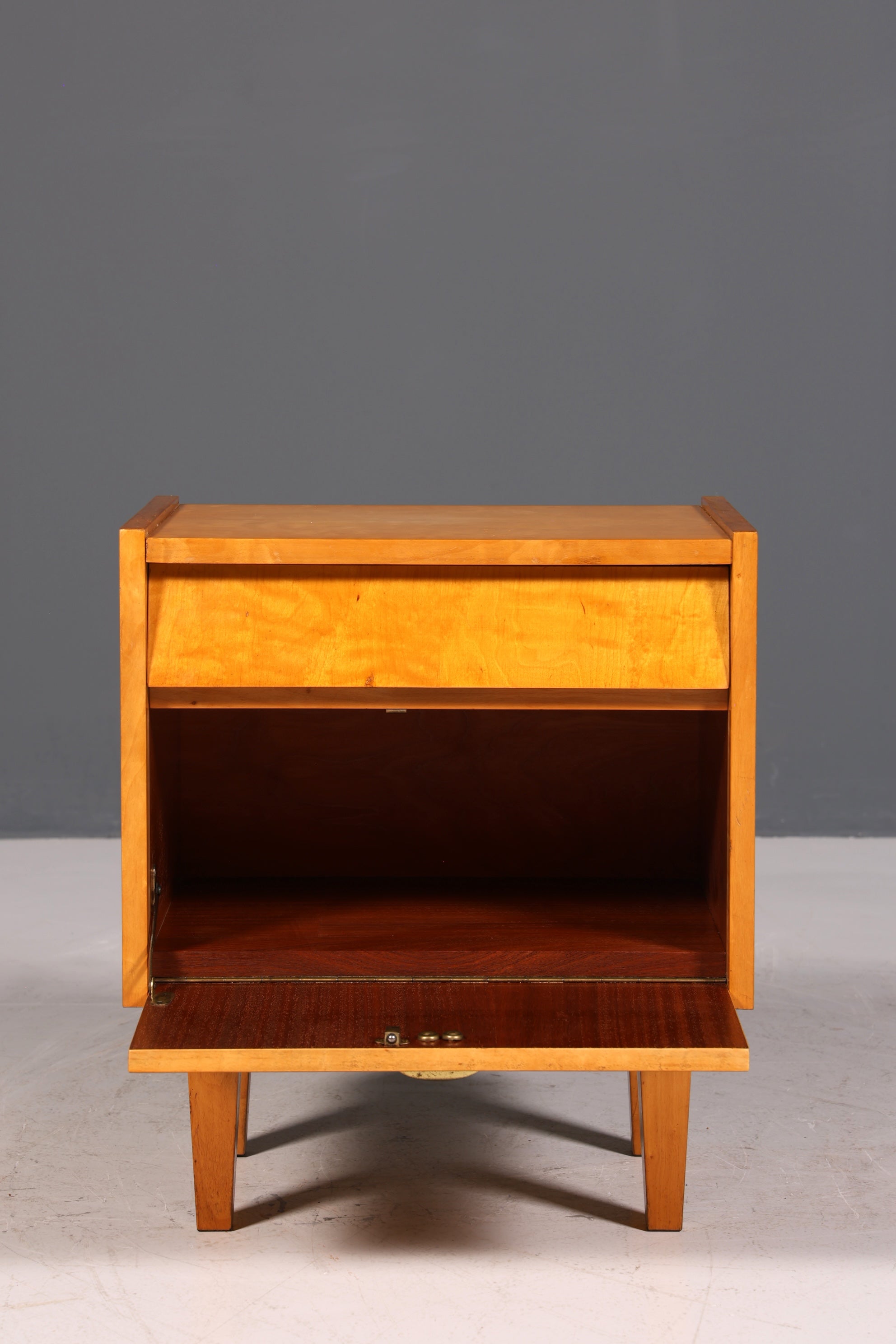 Schlichte Mid Century Kommode Vintage Klappschränkchen Danish Design Nachttisch 2 von 2