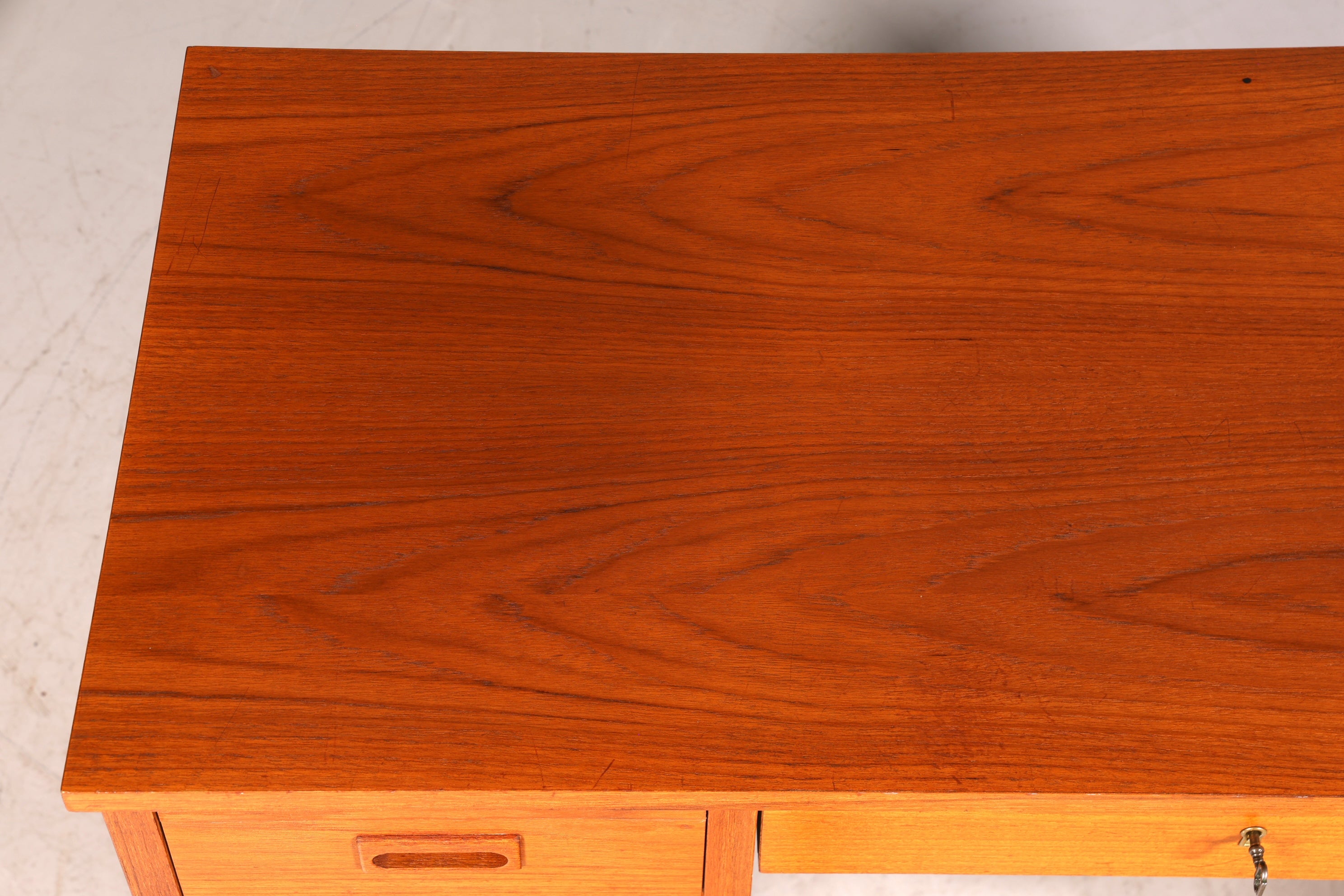 Wunderschöner Mid Century Schreibtisch Danish Design Teak Holz Bürotisch Vintage Office Table
