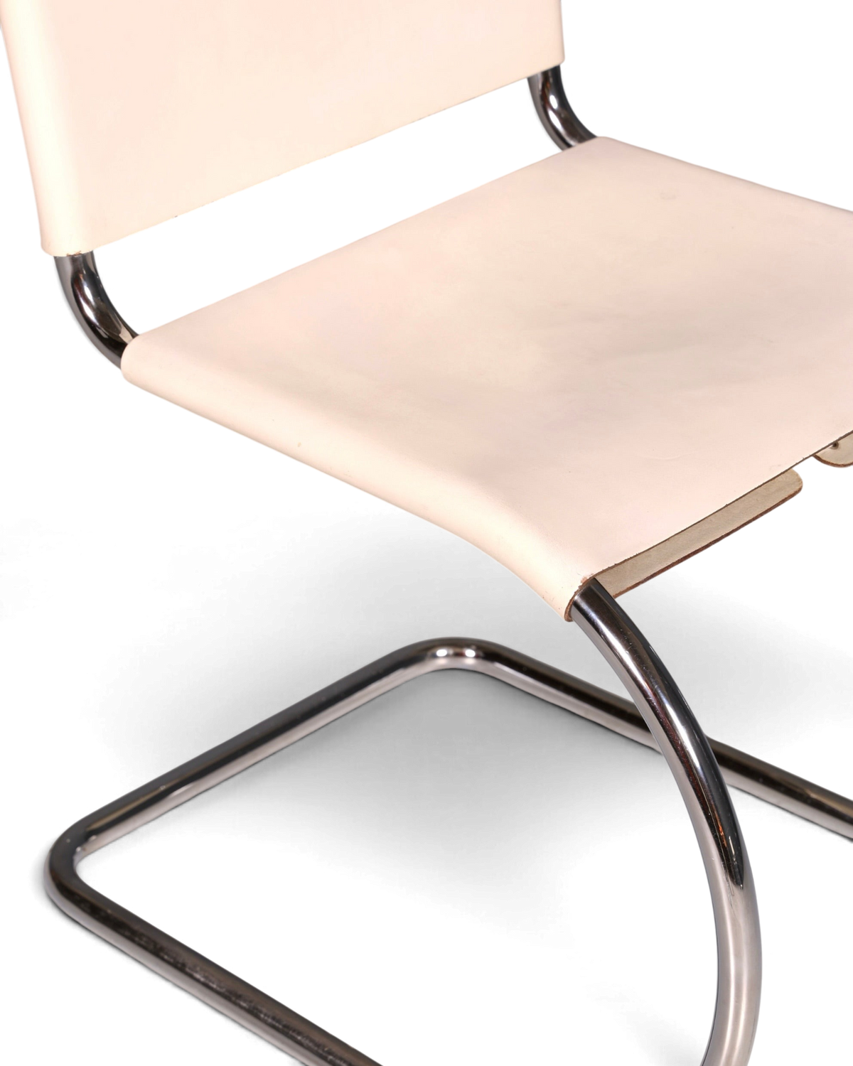 Hauptstadt Möblerei Knoll International MR Chair Freischwinger aus weißem Leder mit verchromtem Stahlrohrgestell