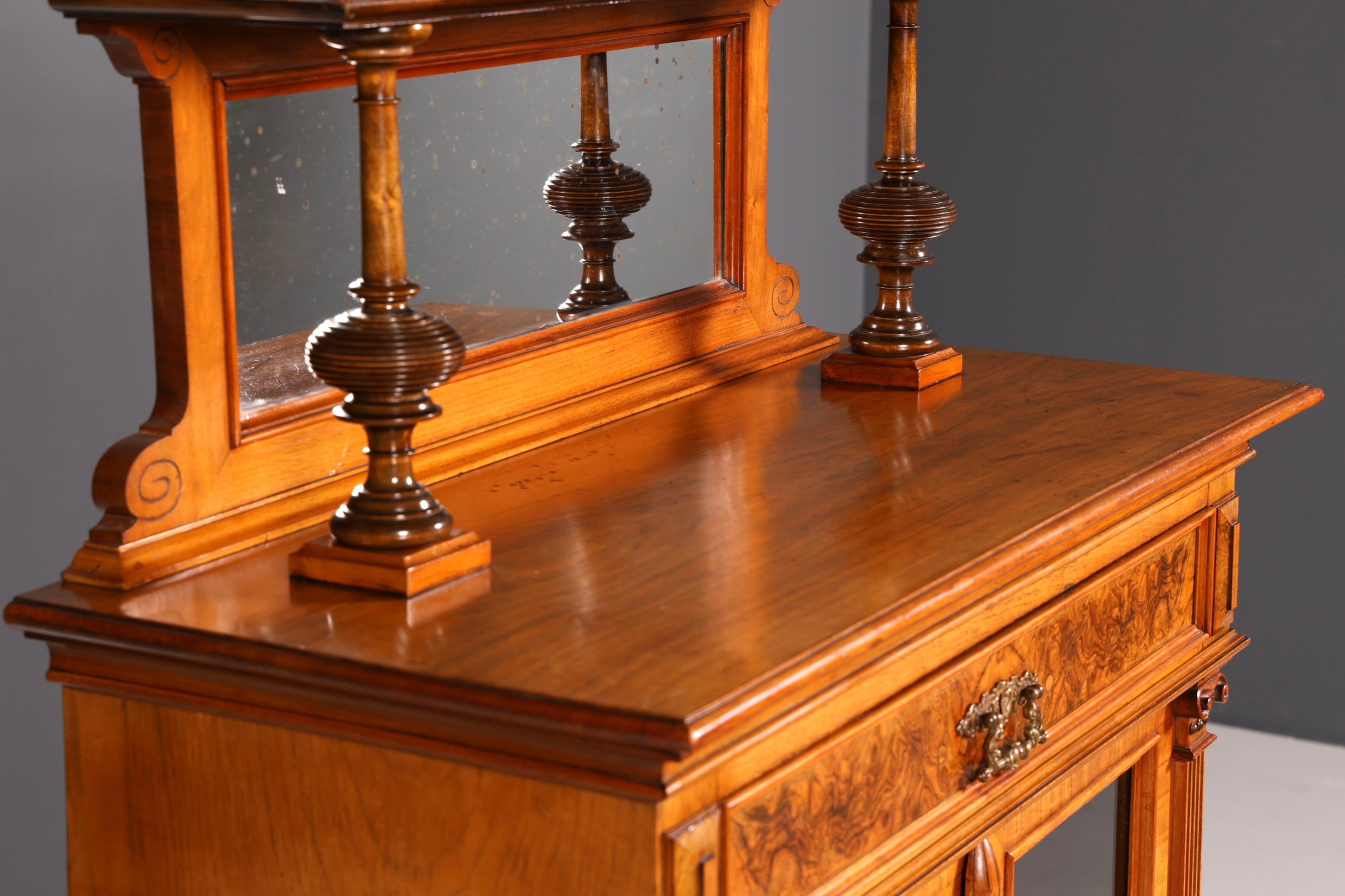 G249 Finish Edler Gründerzeit Vitrine um 1880 Schrank Antik Jugendstil Nussbaum Bücherregal (Kopie)