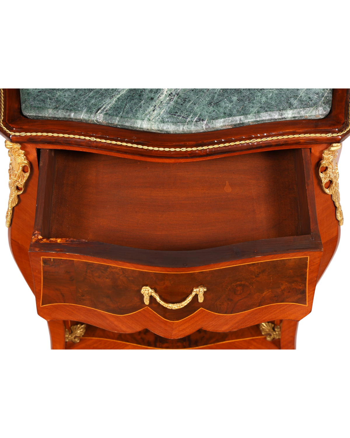Hauptstadt Möblerei Louis XV Beistelltisch aus Holz mit grüner Marmorplatte, Messingbeschlägen und offener Schublade